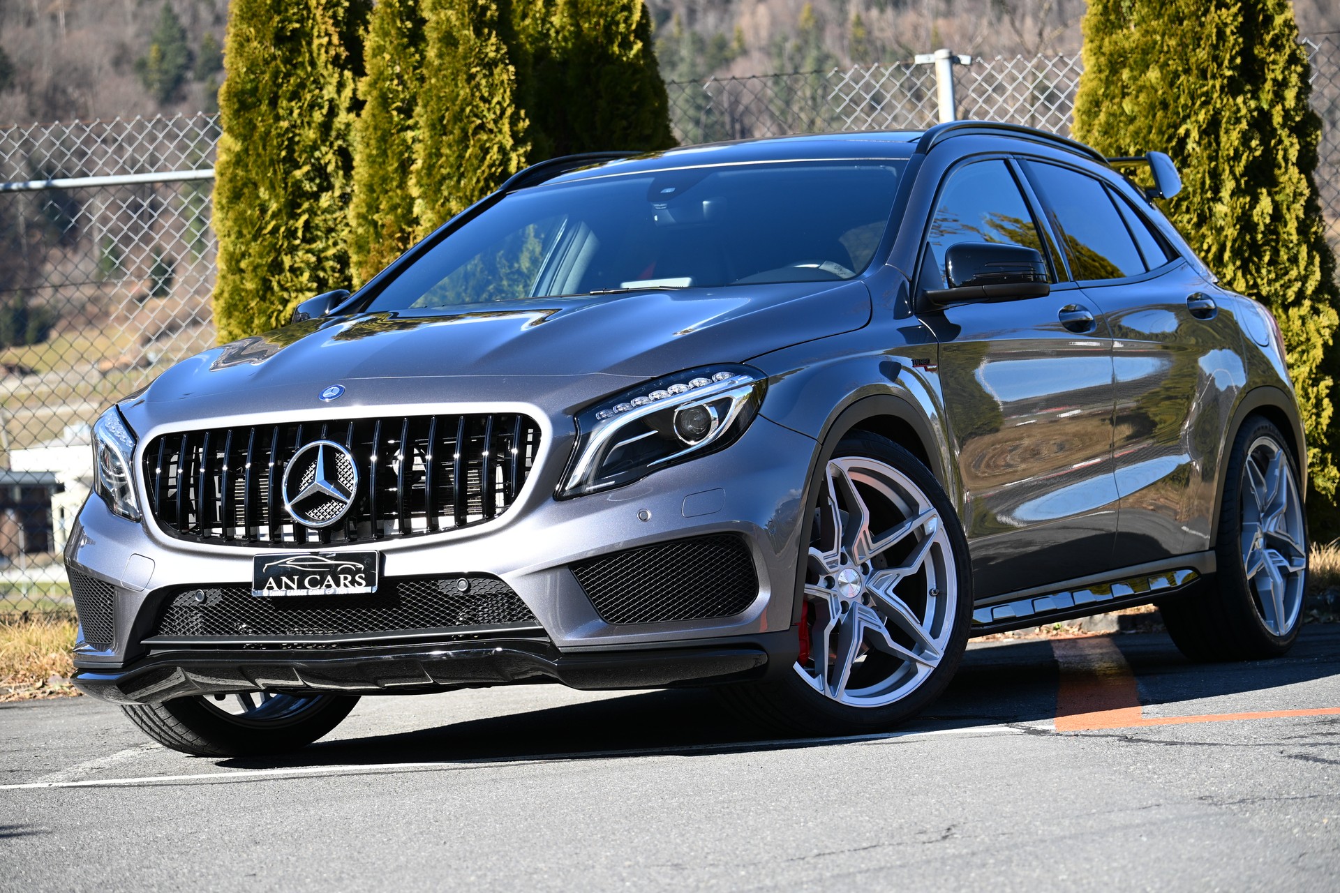MERCEDES-BENZ GLA 45 AMG R 4Matic 7G-DCT TOP GEPFLEGT-image-3