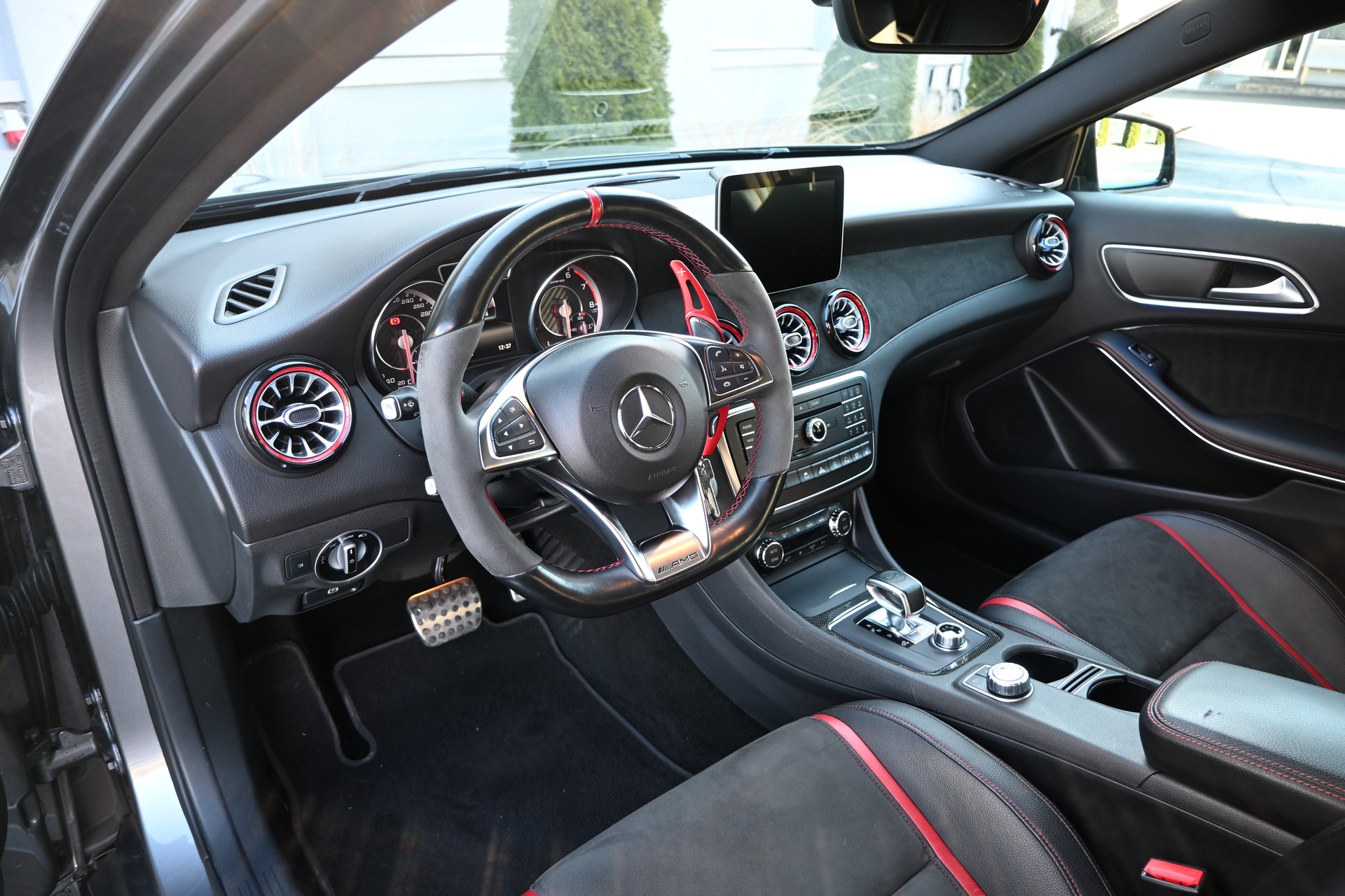MERCEDES-BENZ GLA 45 AMG R 4Matic 7G-DCT TOP GEPFLEGT-image-8