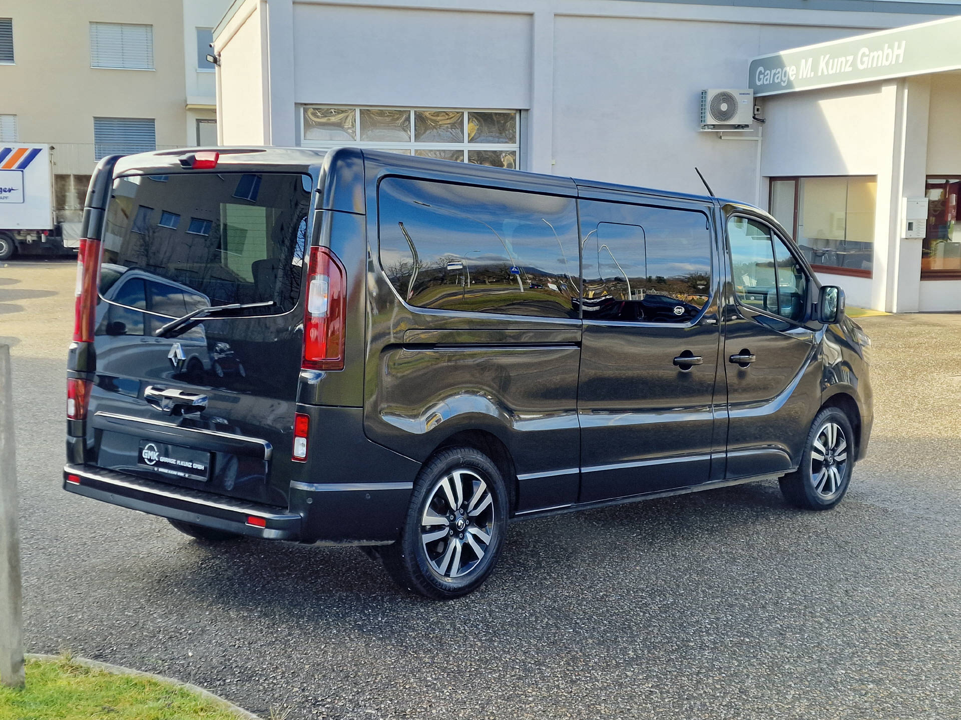 RENAULT Trafic Grand Spaceclass 2.0 dCi Blue 170 Escapade-image-4