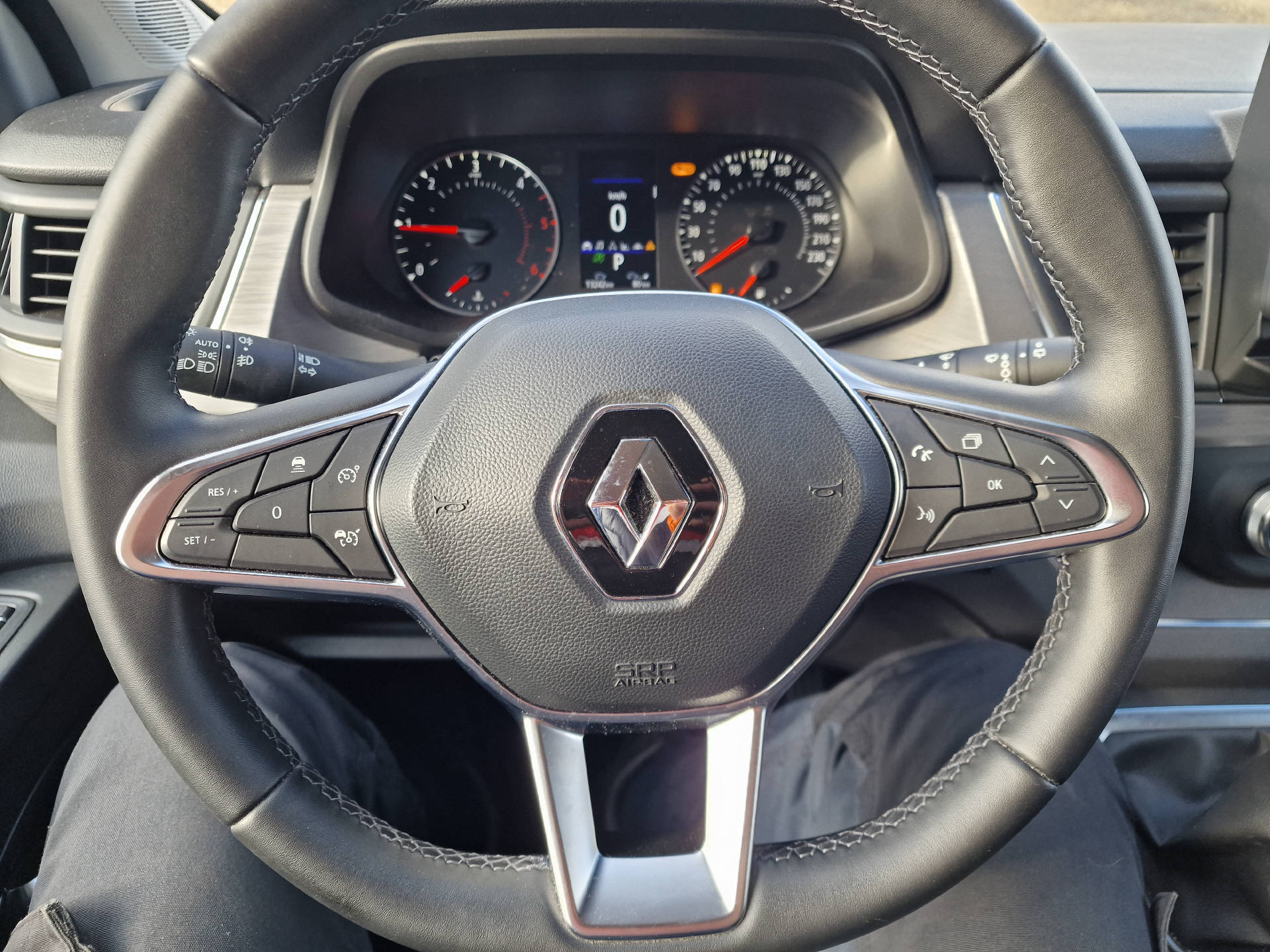 RENAULT Trafic Grand Spaceclass 2.0 dCi Blue 170 Escapade-image-28