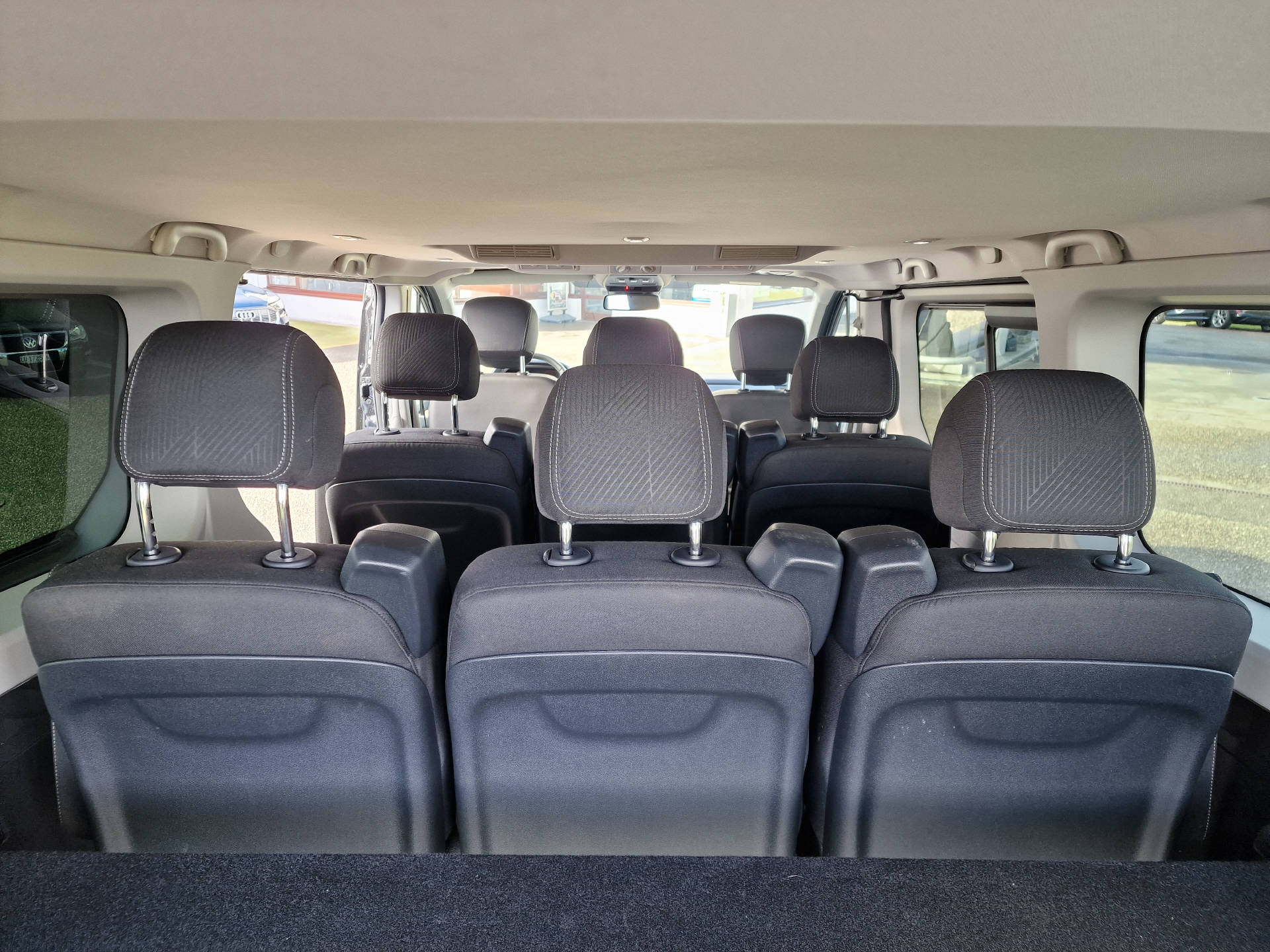 RENAULT Trafic Grand Spaceclass 2.0 dCi Blue 170 Escapade-image-17