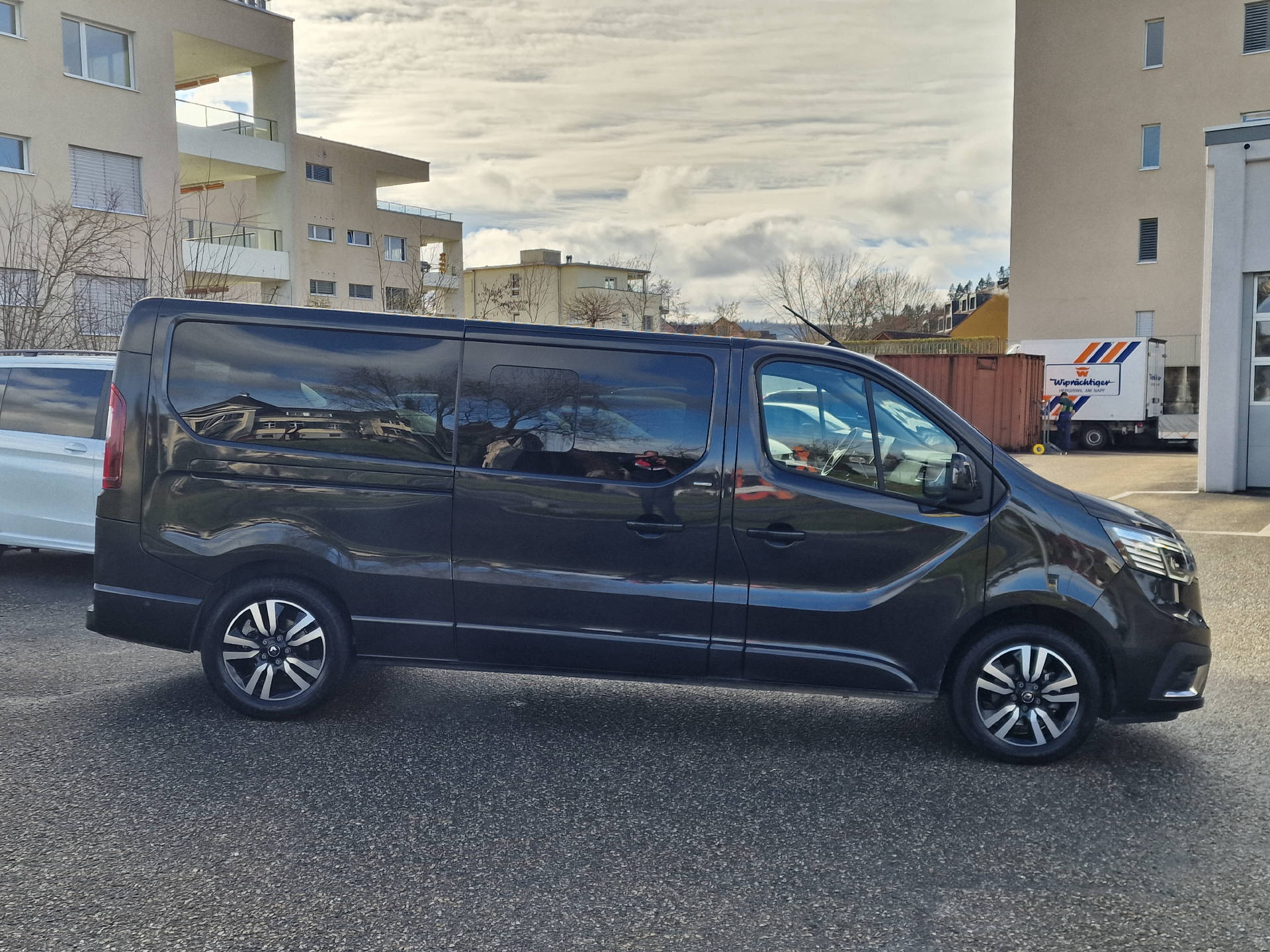 RENAULT Trafic Grand Spaceclass 2.0 dCi Blue 170 Escapade-image-5