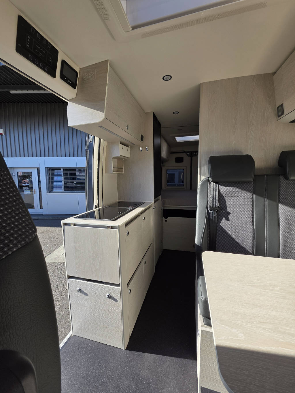 TOURNE MOBIL 6.4 Cruise 180PS EAT8-image-11