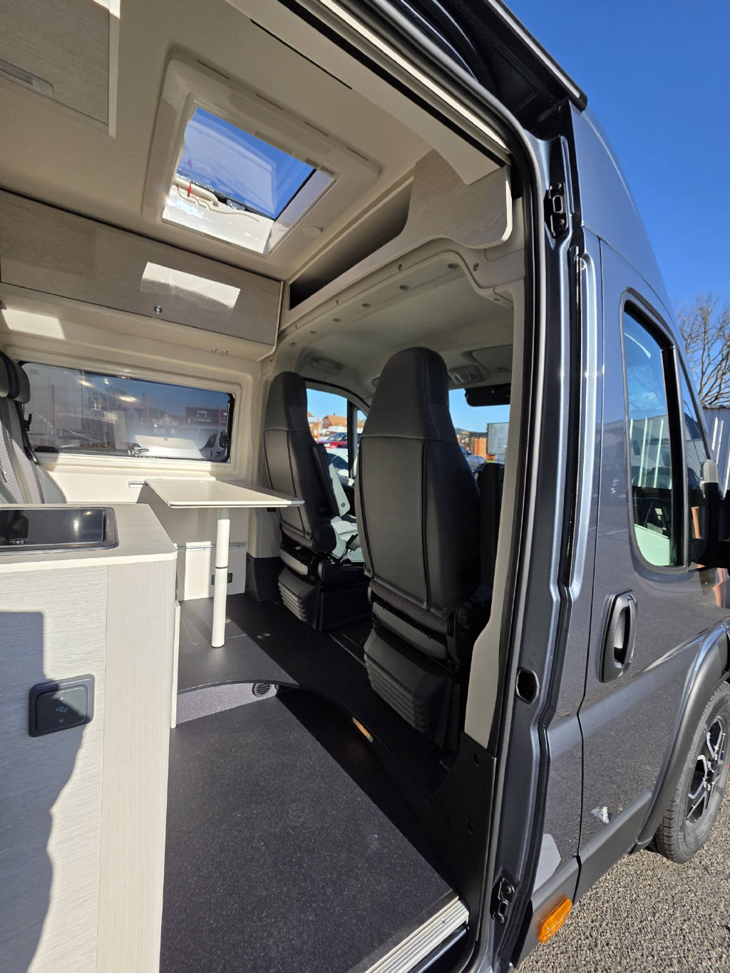 TOURNE MOBIL 6.4 Cruise 180PS EAT8-image-7