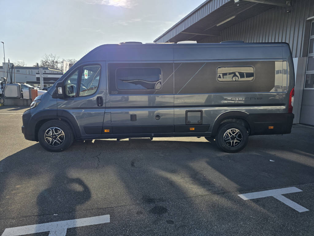 TOURNE MOBIL 6.4 Cruise 180PS EAT8-image-1