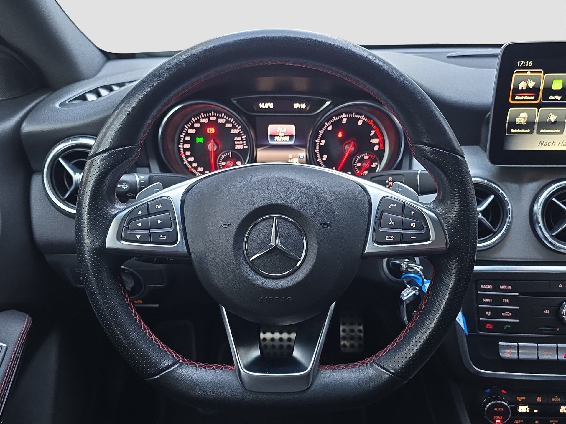 MERCEDES-BENZ CLA 200 AMG Line 7G-DCT-image-12
