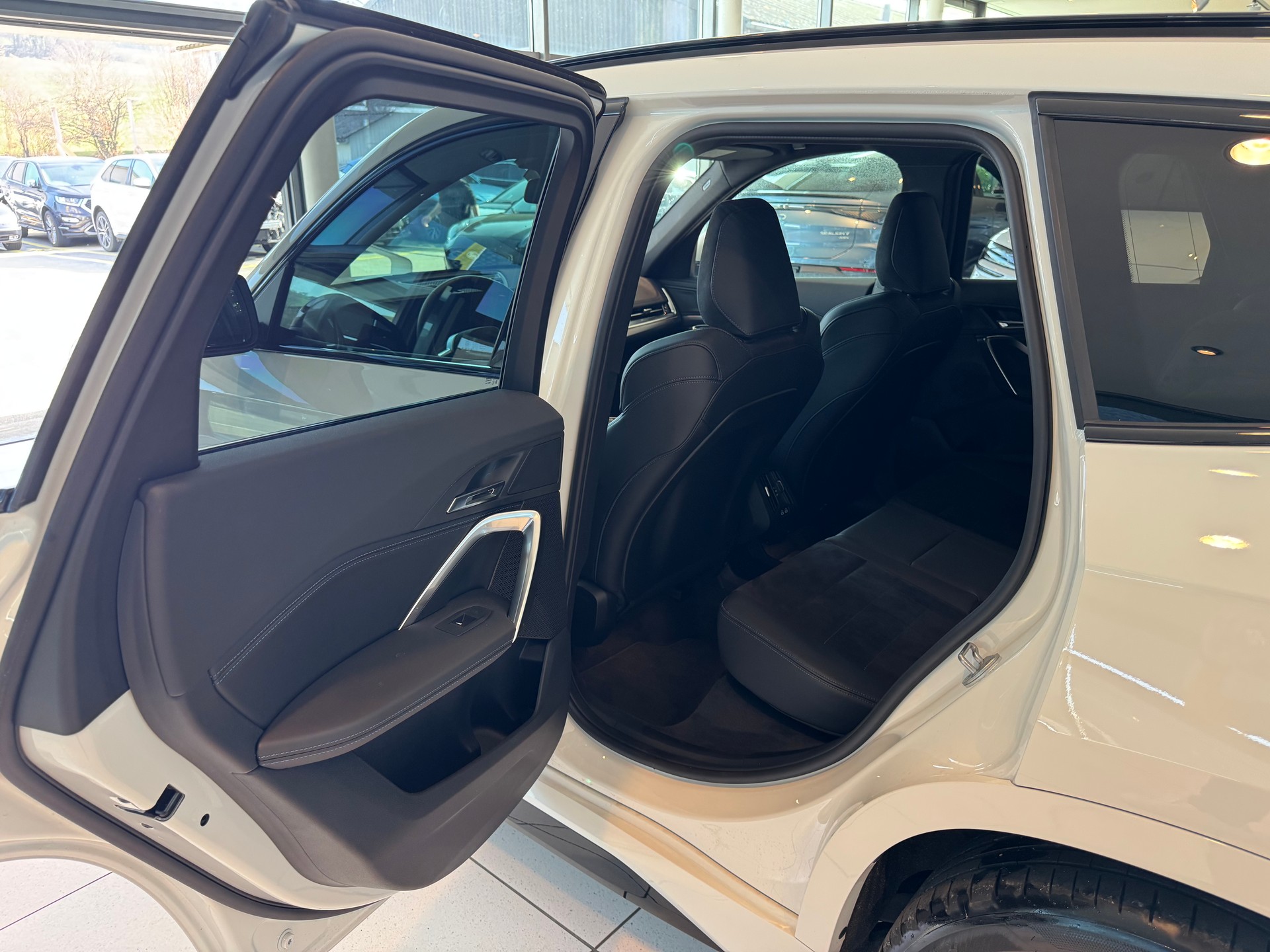 BMW X1 sDrive 18i M Sport-image-23