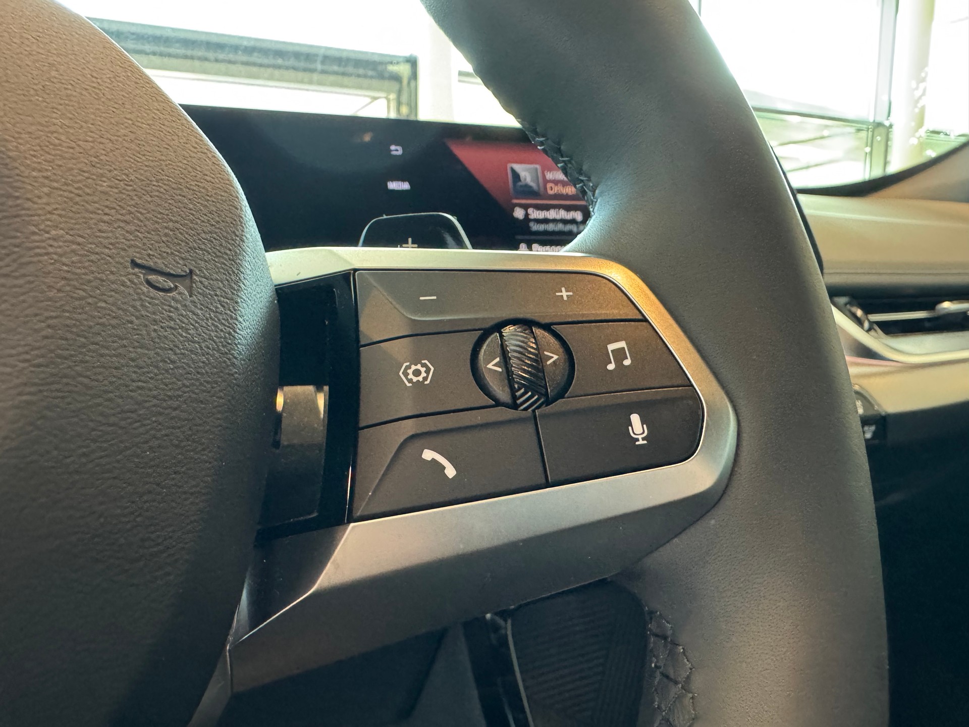 BMW X1 sDrive 18i M Sport-image-13