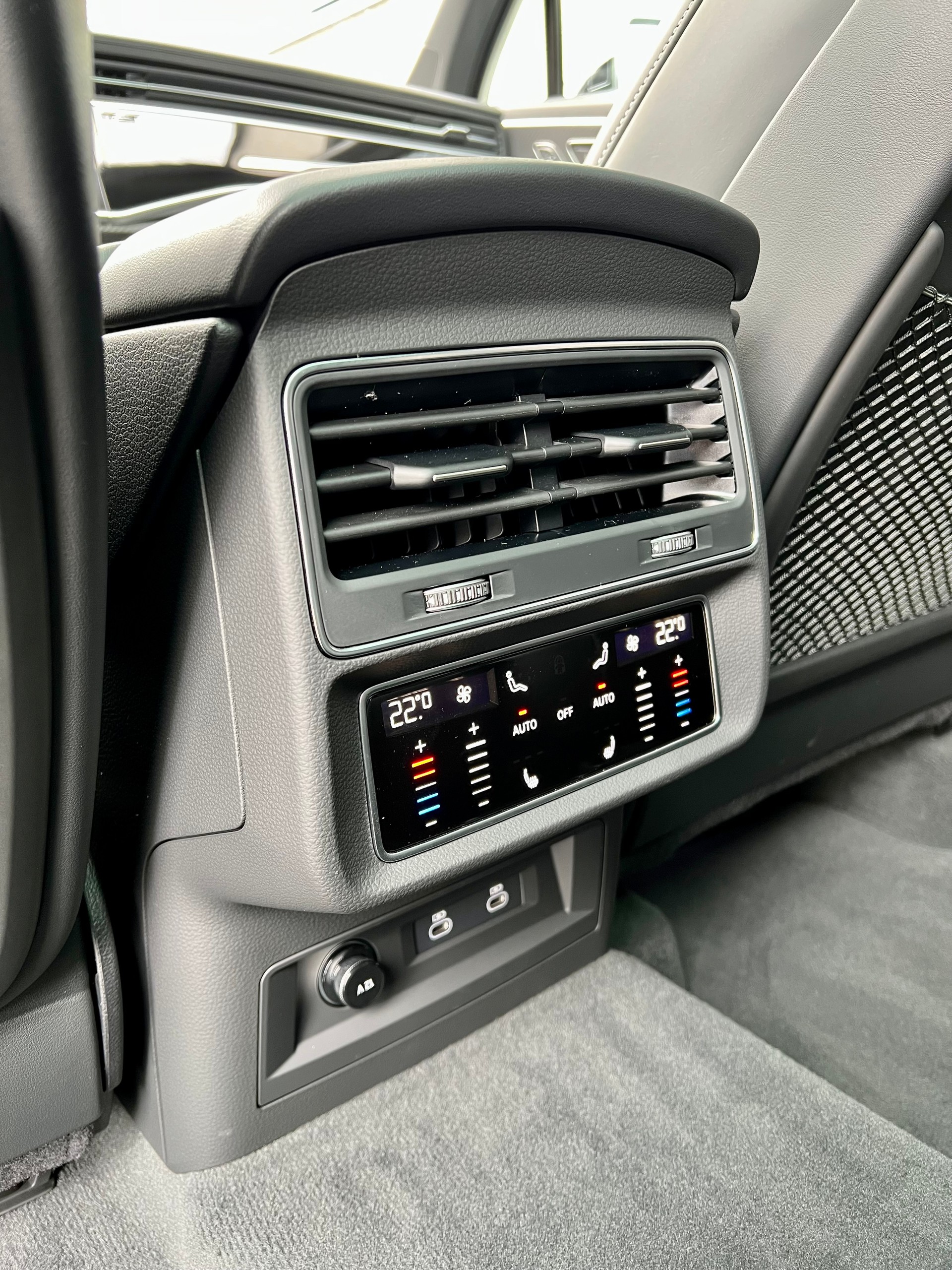 AUDI SQ7 TFSI quattro tiptronic-image-17