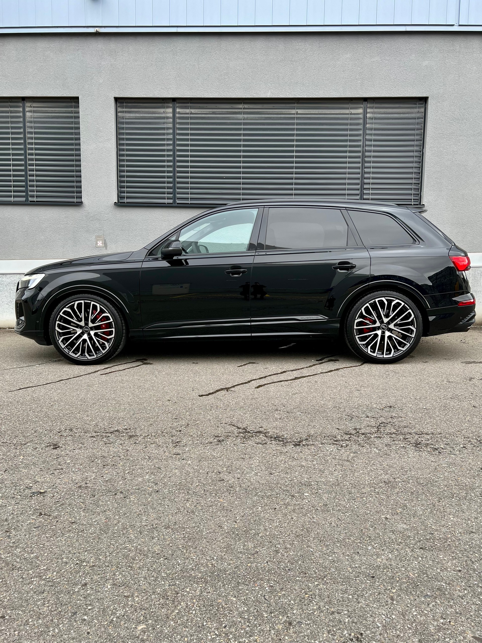 AUDI SQ7 TFSI quattro tiptronic-showroom-element-1