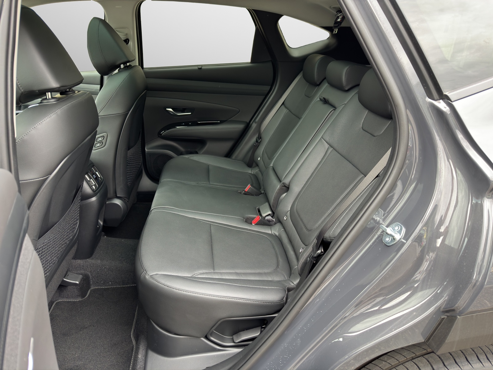 HYUNDAI Tucson 1.6 T-GDi HEV Vertex Swiss Edition 4WD MY26-image-7