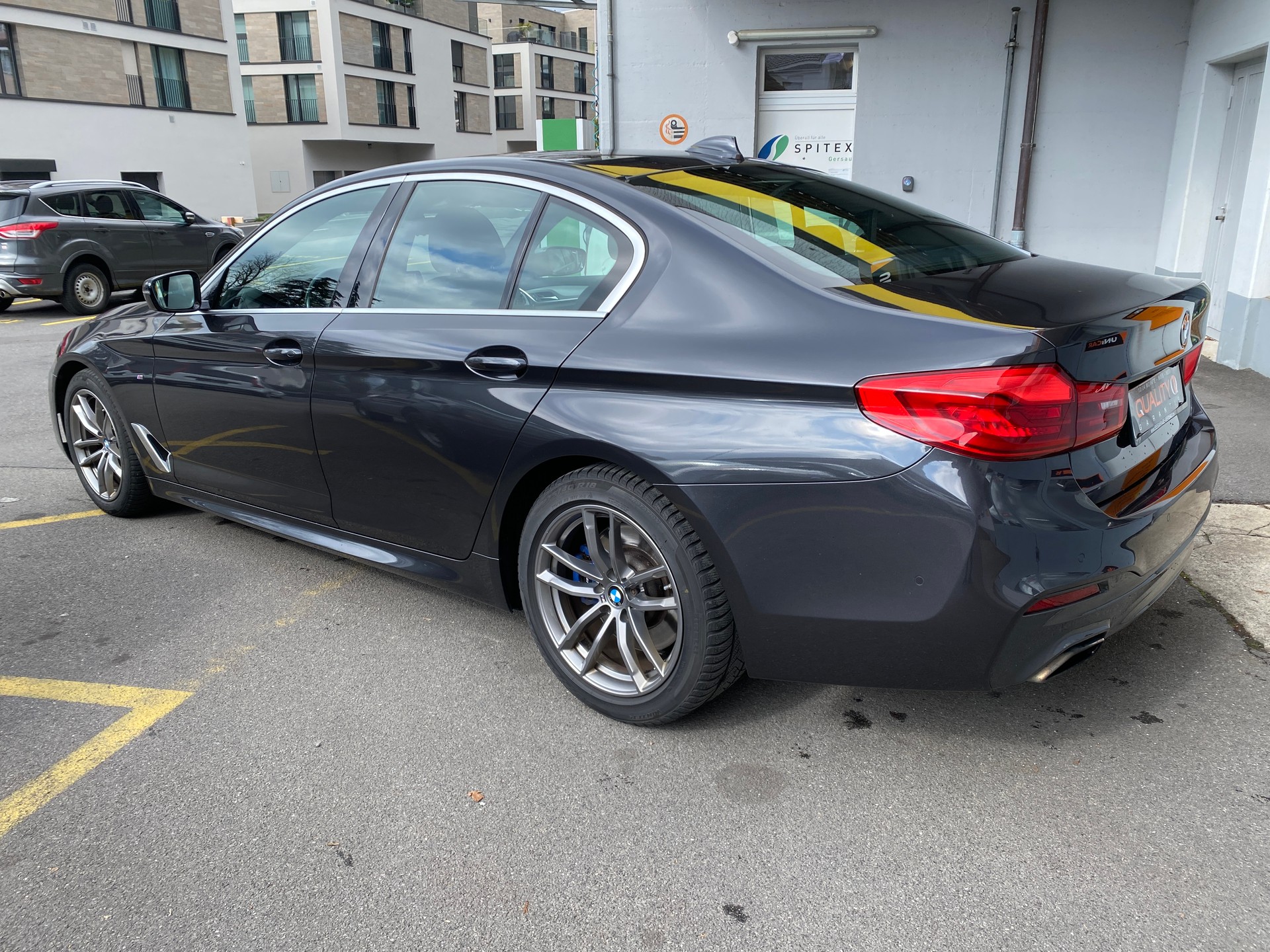 BMW 530d xDrive Steptronic-showroom-element-3