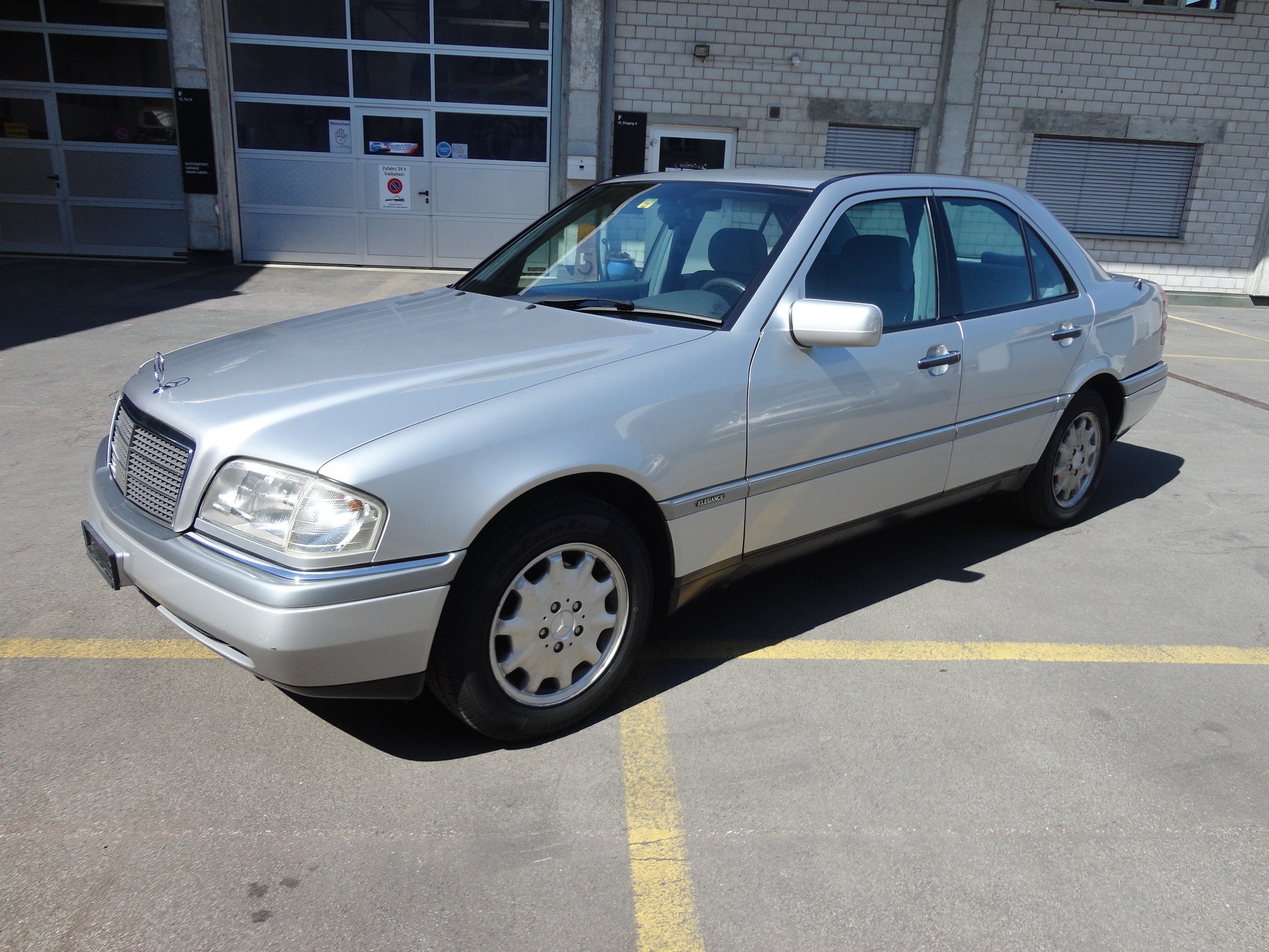 MERCEDES-BENZ C 220 Elégance-image-2