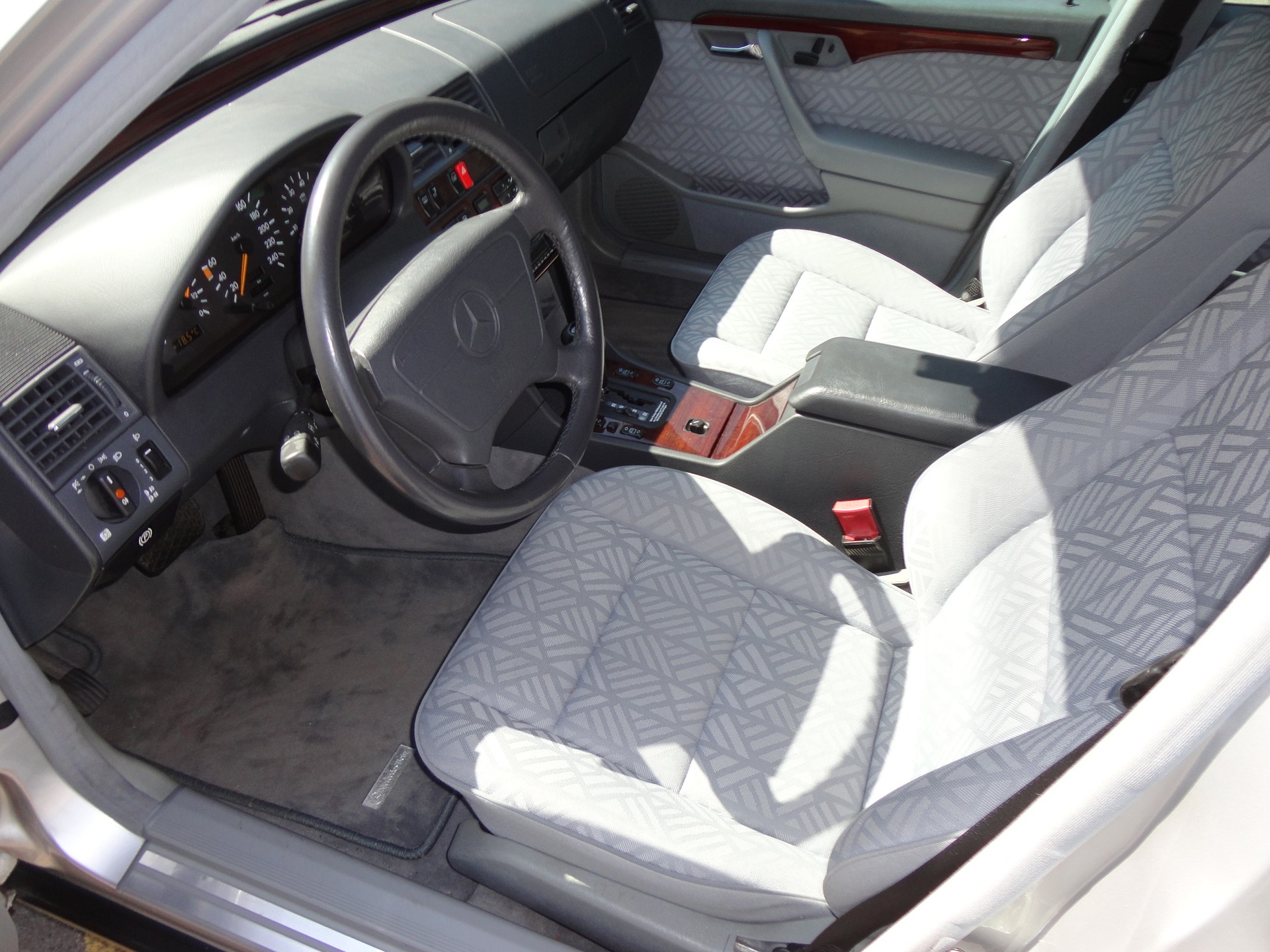 MERCEDES-BENZ C 220 Elégance-image-8