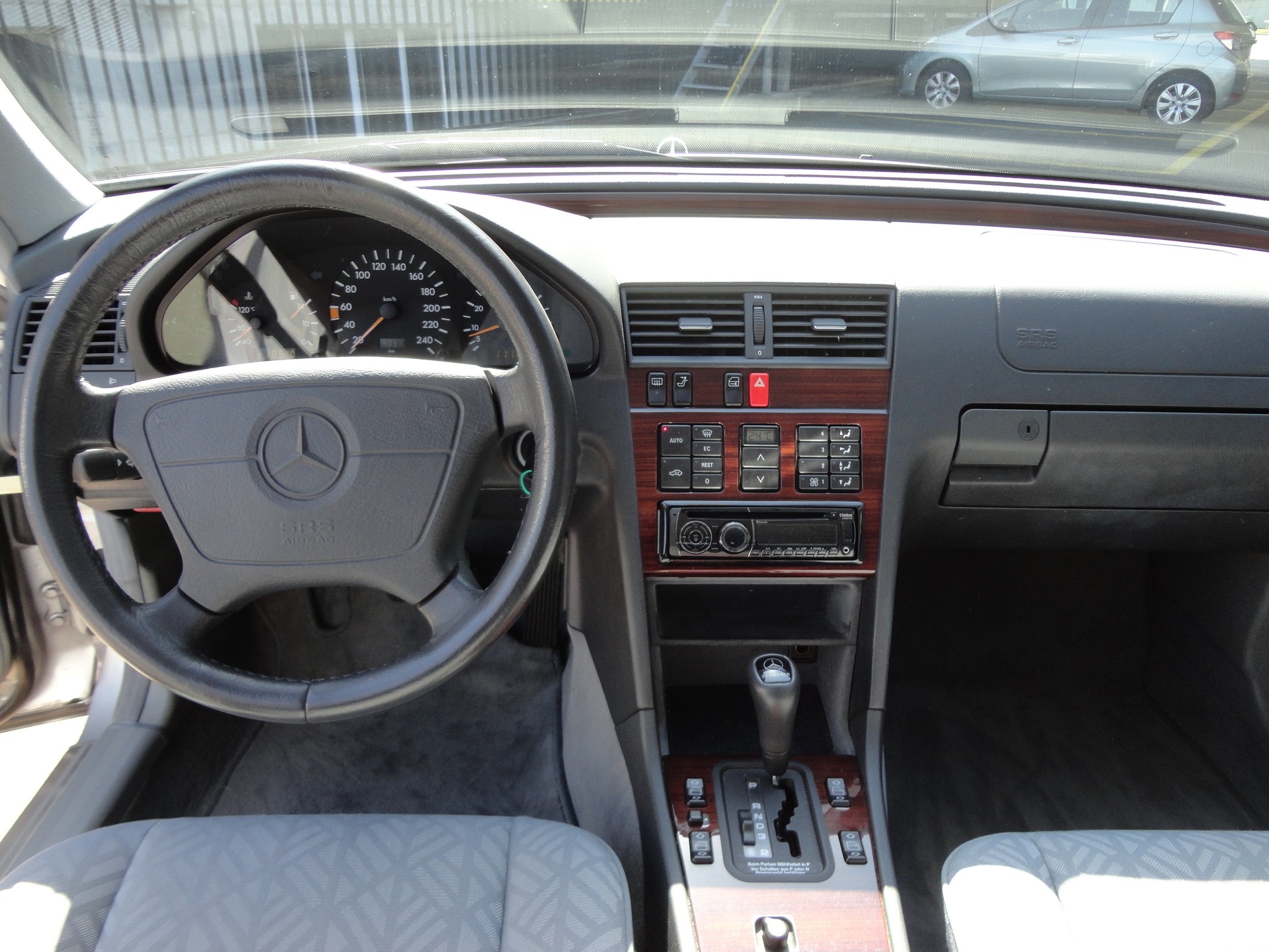 MERCEDES-BENZ C 220 Elégance-image-9