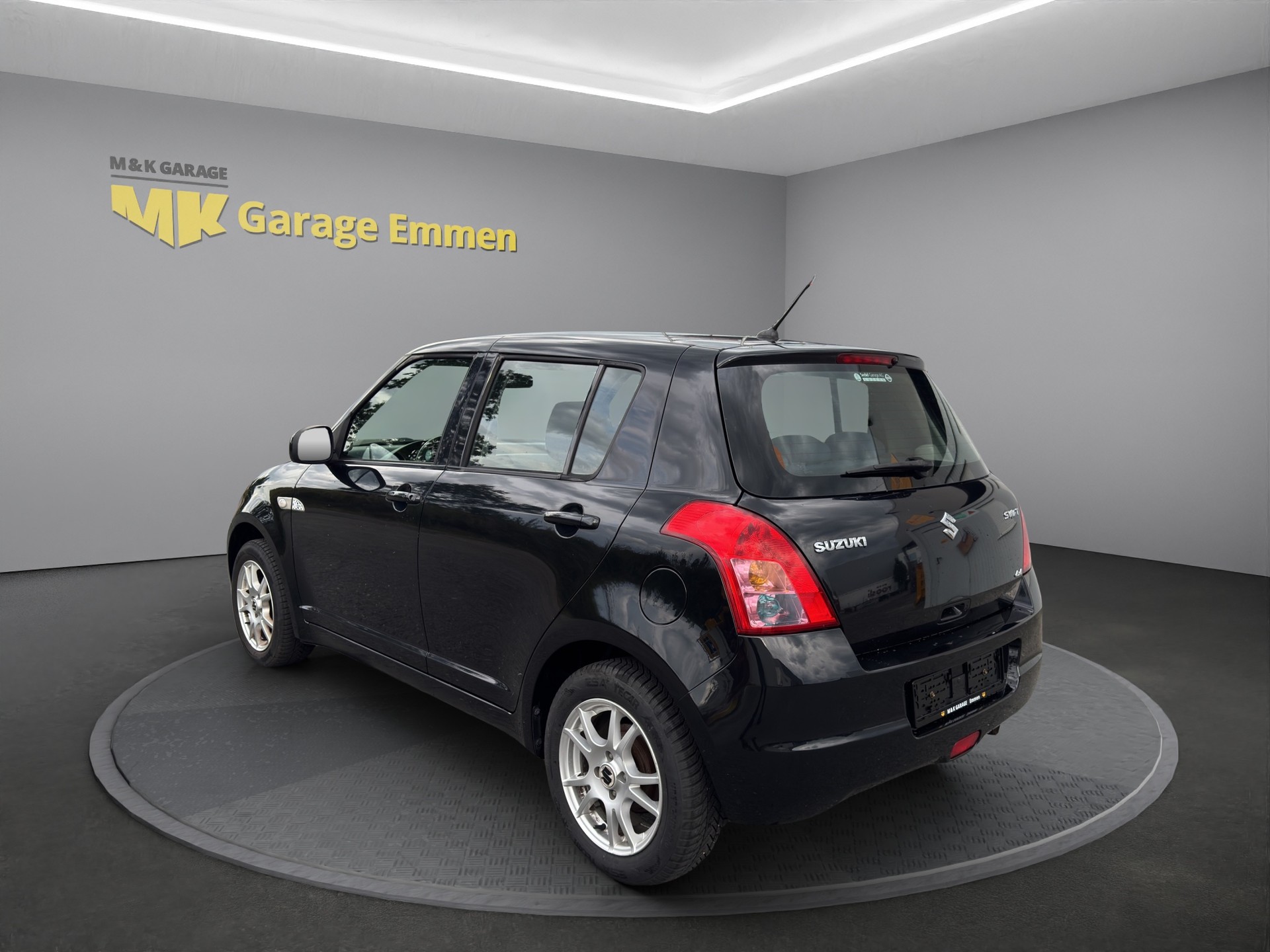 SUZUKI Swift 1.3i 16V GL Top 4x4-showroom-element-2