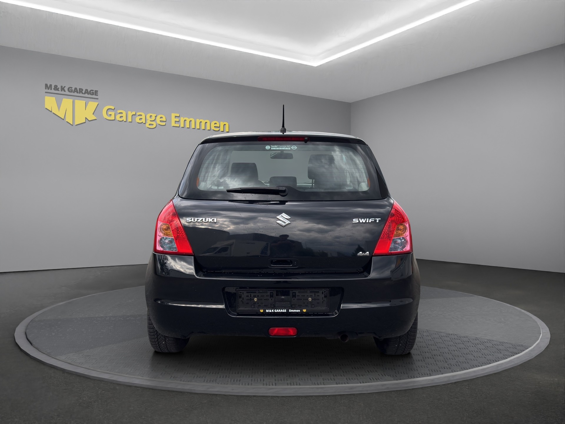 SUZUKI Swift 1.3i 16V GL Top 4x4-showroom-element-3