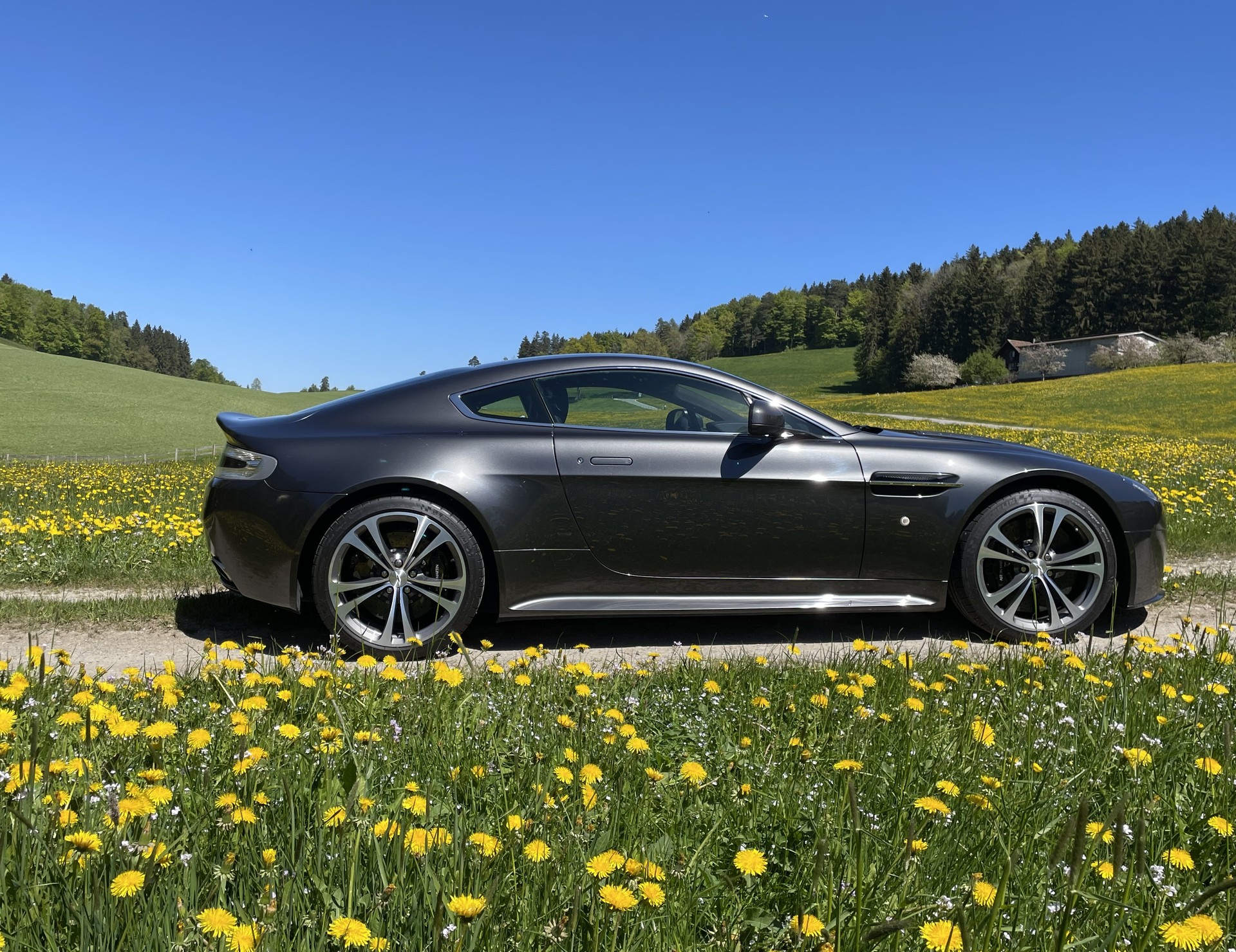 ASTON MARTIN 6.0