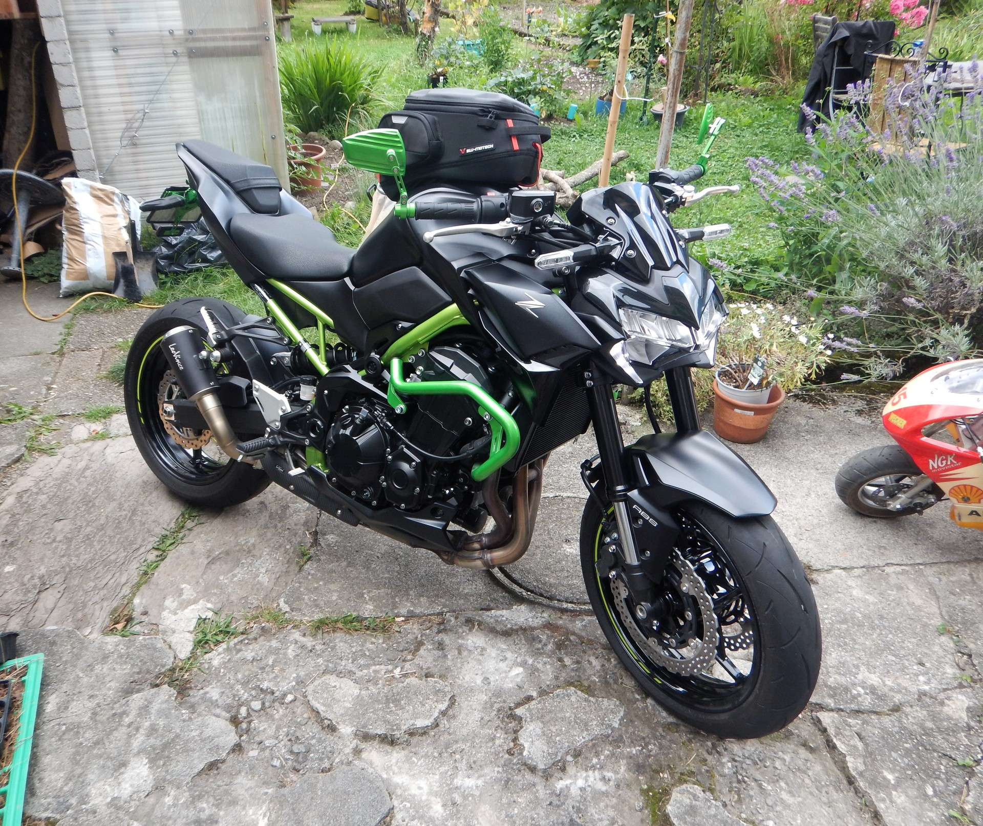 KAWASAKI Z 900-image-5