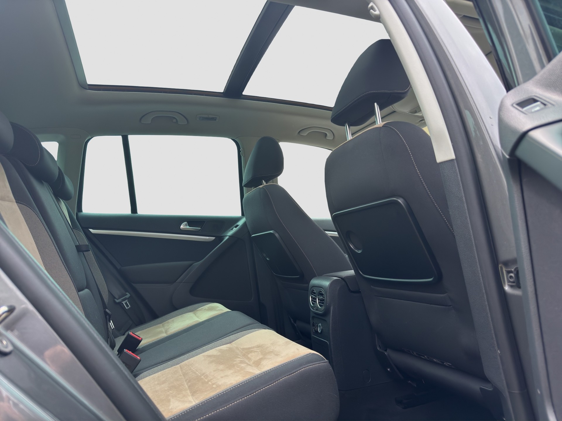 VW Tiguan 1.4 TSI R-Line Design 4Motion-image-15