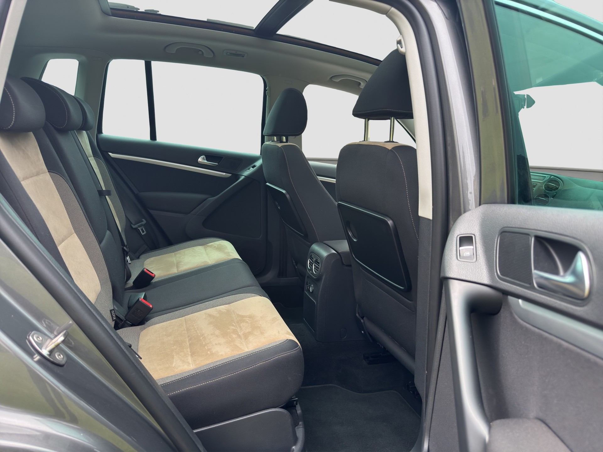 VW Tiguan 1.4 TSI R-Line Design 4Motion-image-12