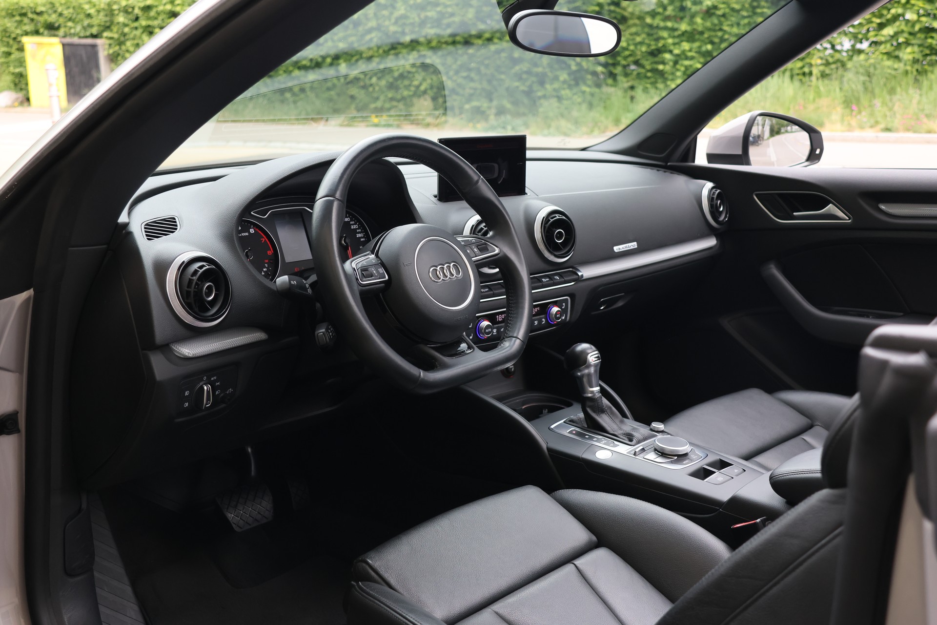 AUDI A3 Cabriolet 1.8 TFSI Ambition quattro S-tronic-image-14