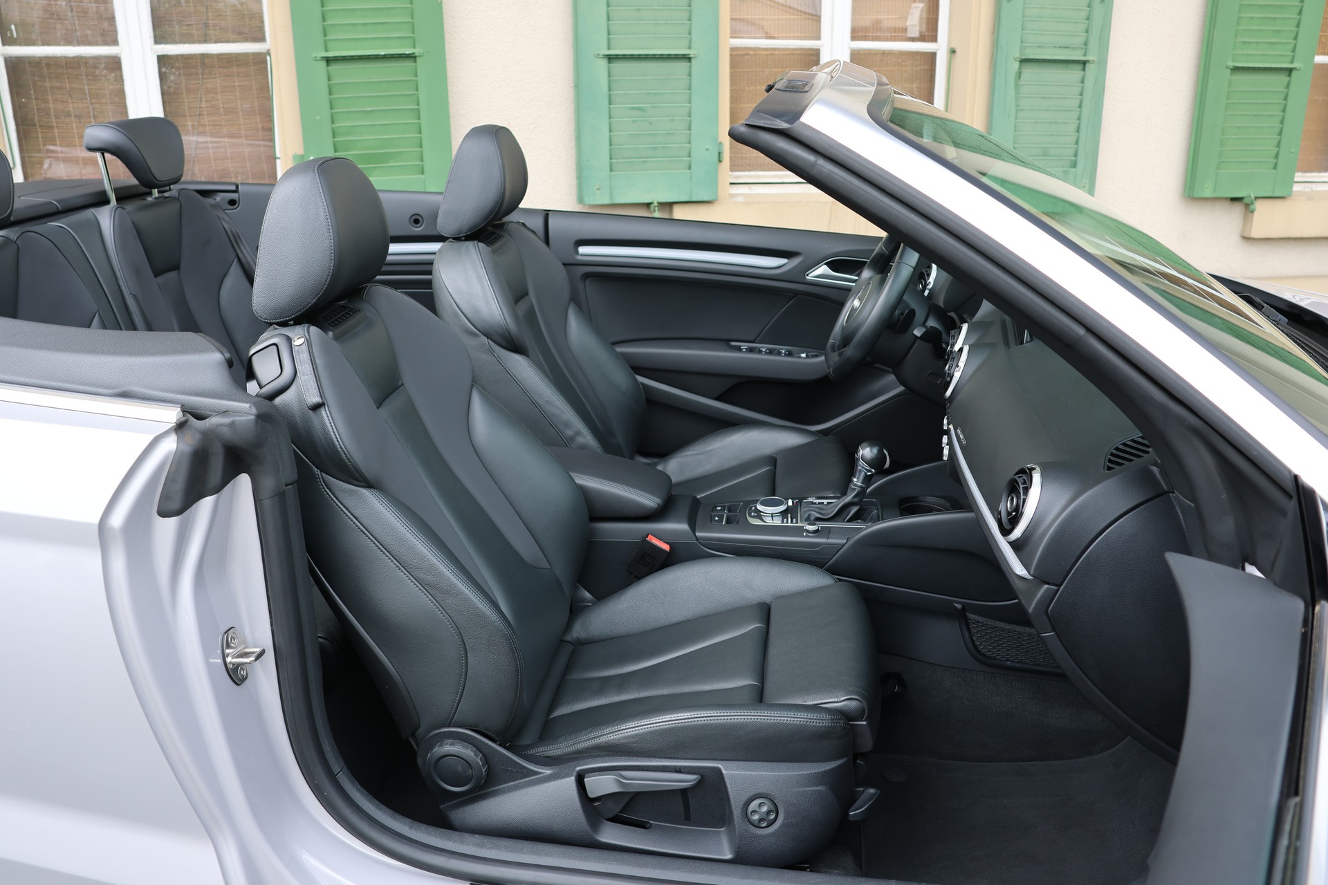 AUDI A3 Cabriolet 1.8 TFSI Ambition quattro S-tronic-image-12