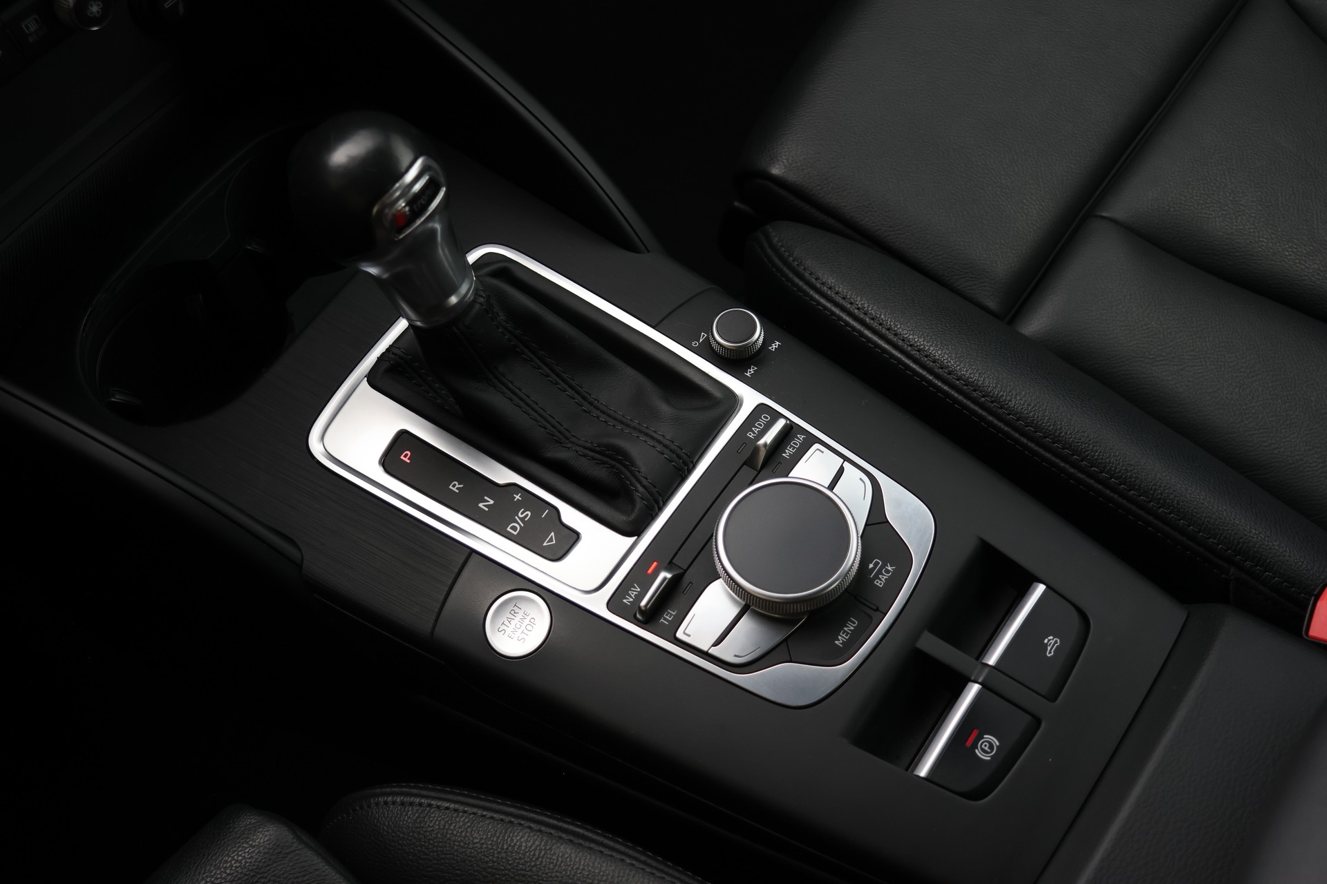 AUDI A3 Cabriolet 1.8 TFSI Ambition quattro S-tronic-image-15