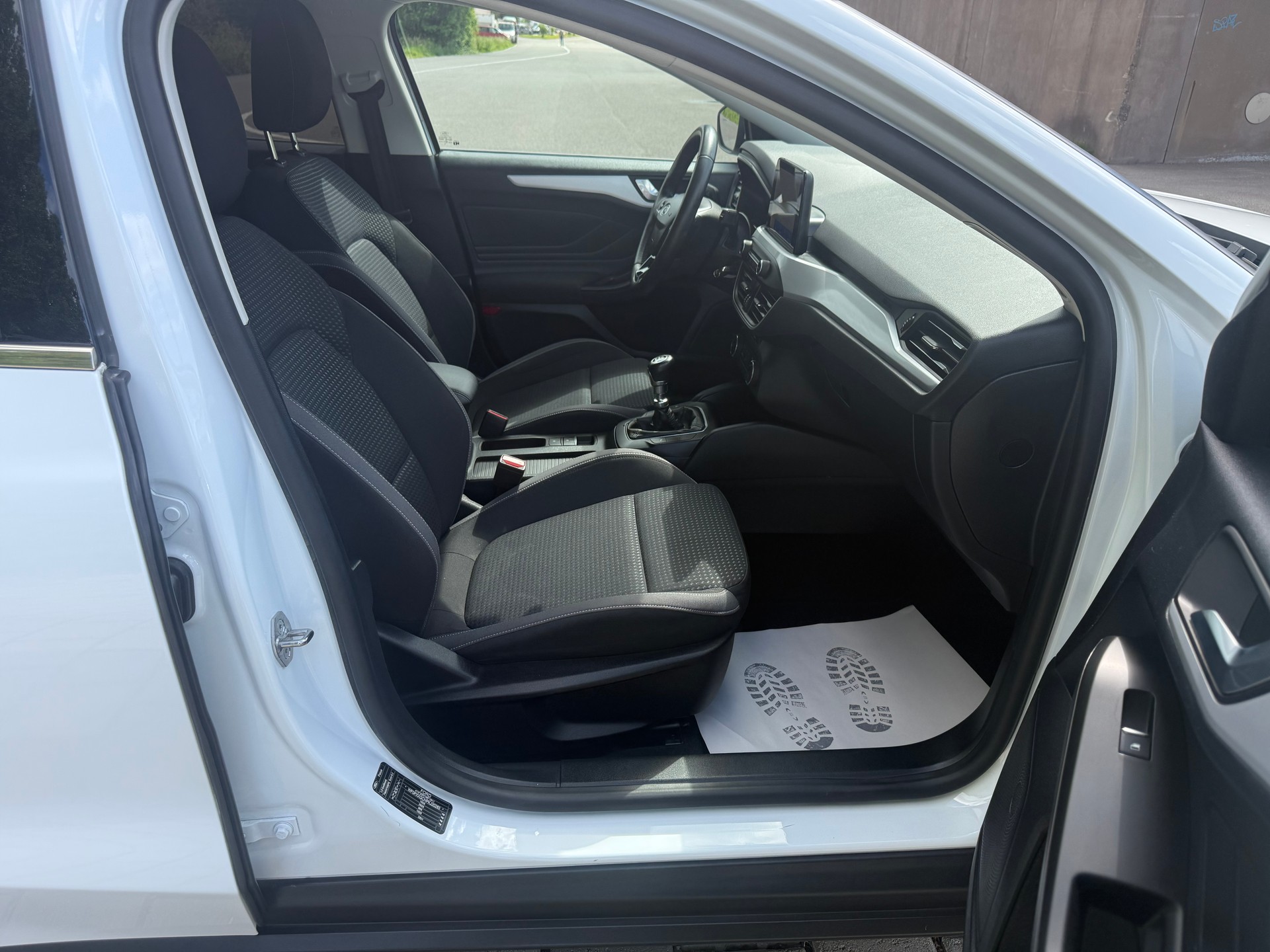 FORD Focus 1.0 SCTi Cool Connect-image-10