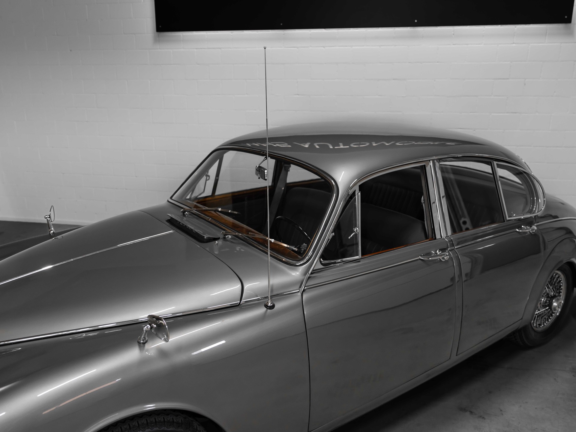 DAIMLER 2 1/2 Litre V8 Saloon-image-36
