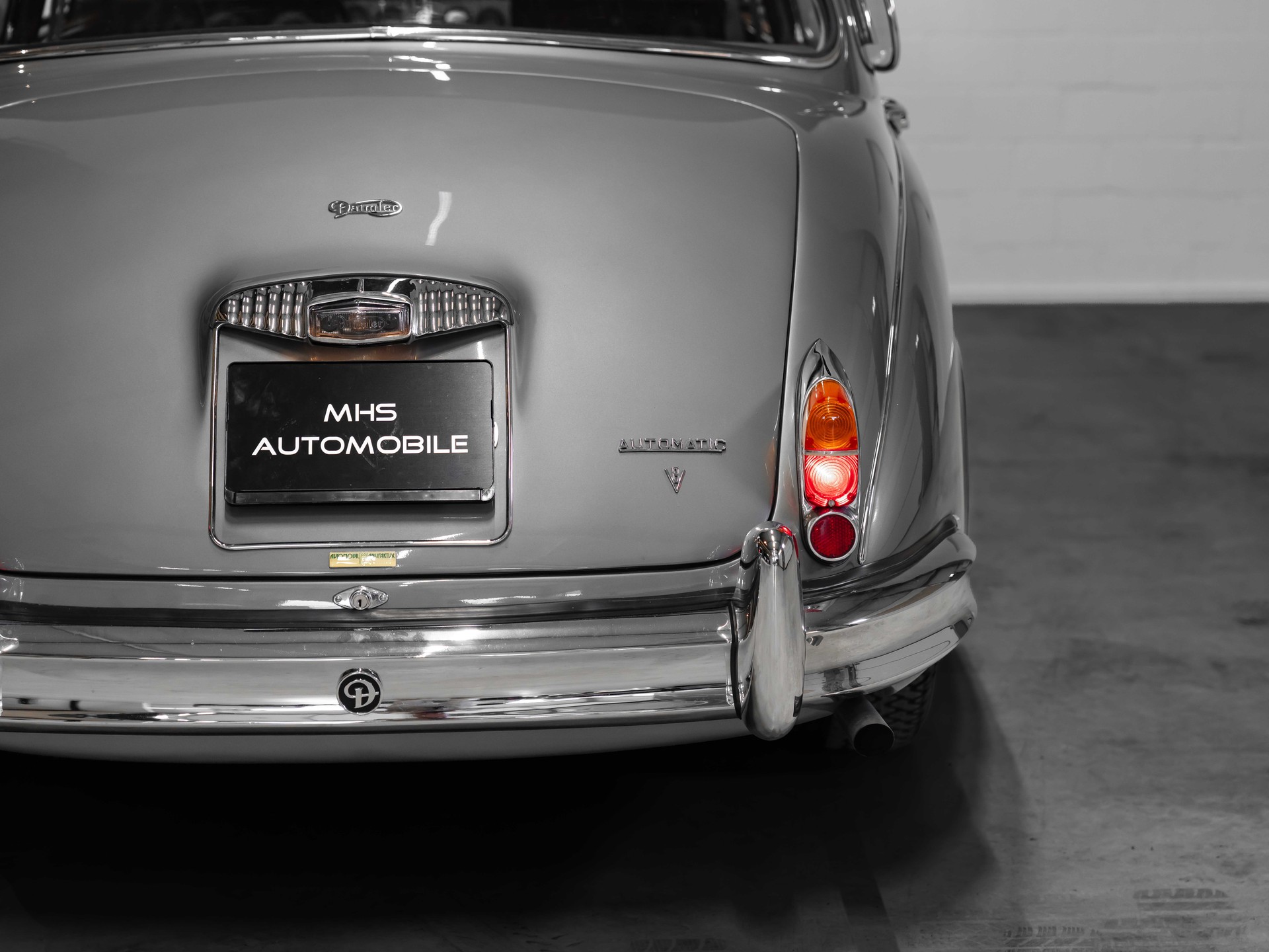 DAIMLER 2 1/2 Litre V8 Saloon-image-22