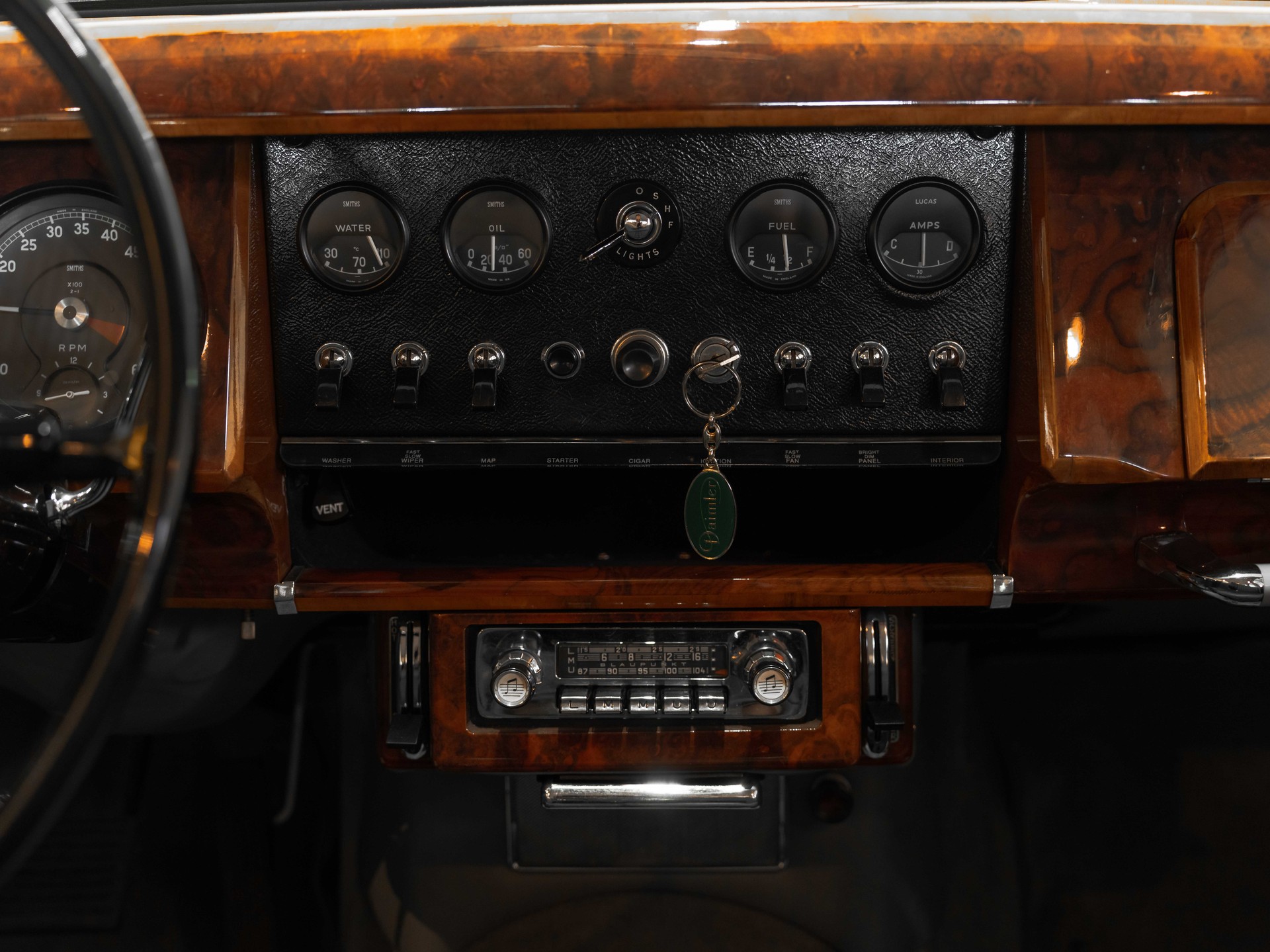 DAIMLER 2 1/2 Litre V8 Saloon-image-30