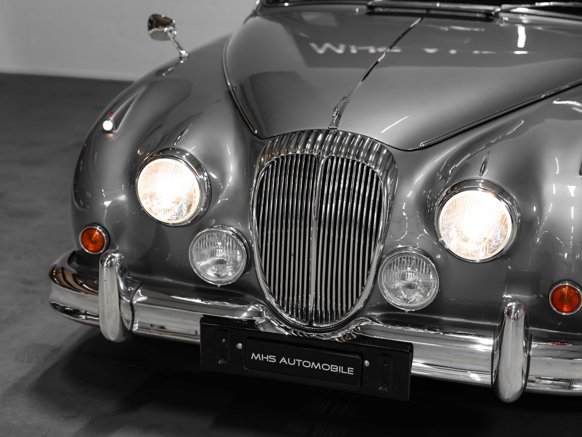 DAIMLER 2 1/2 Litre V8 Saloon-image-39