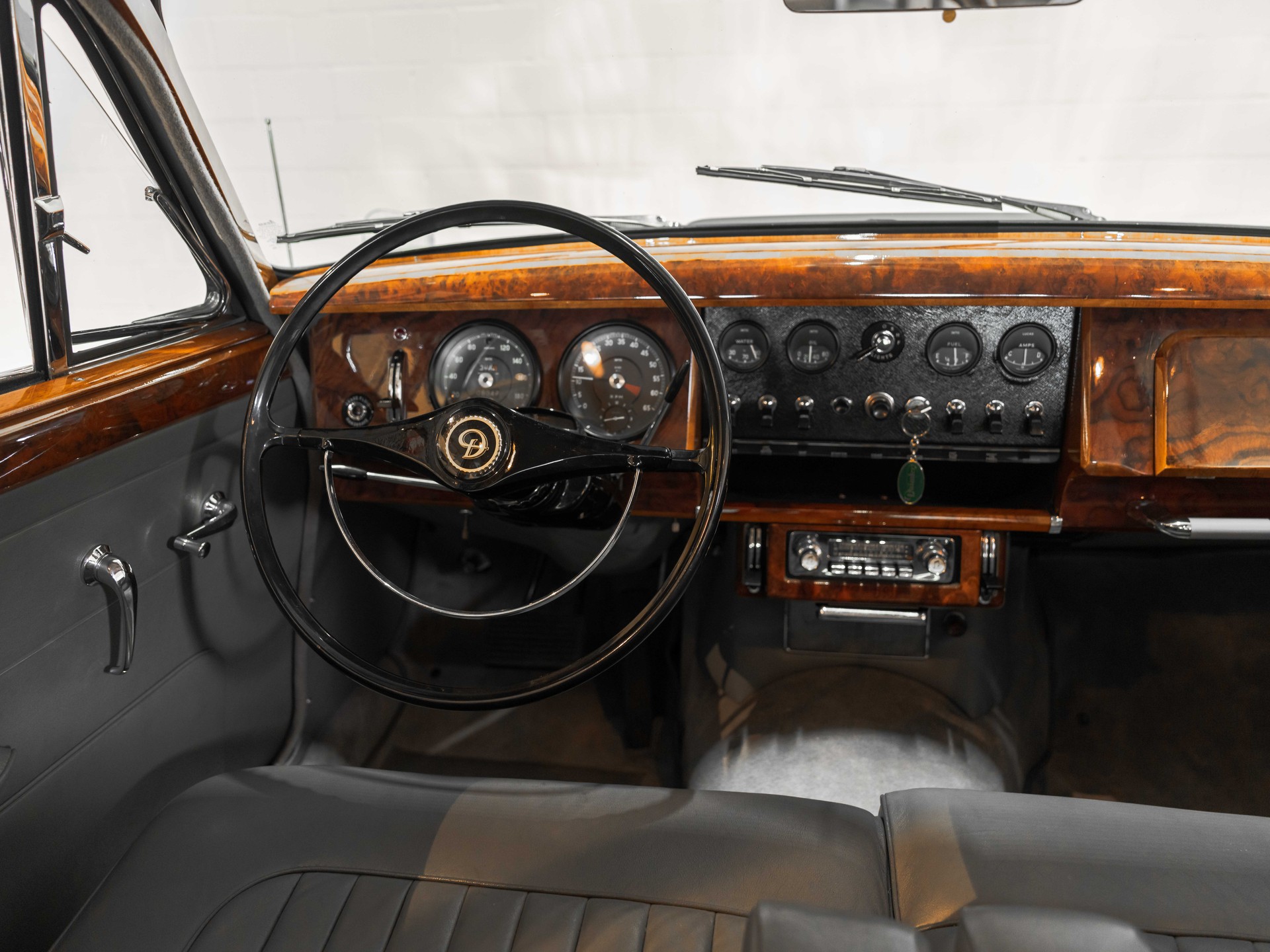 DAIMLER 2 1/2 Litre V8 Saloon-image-14