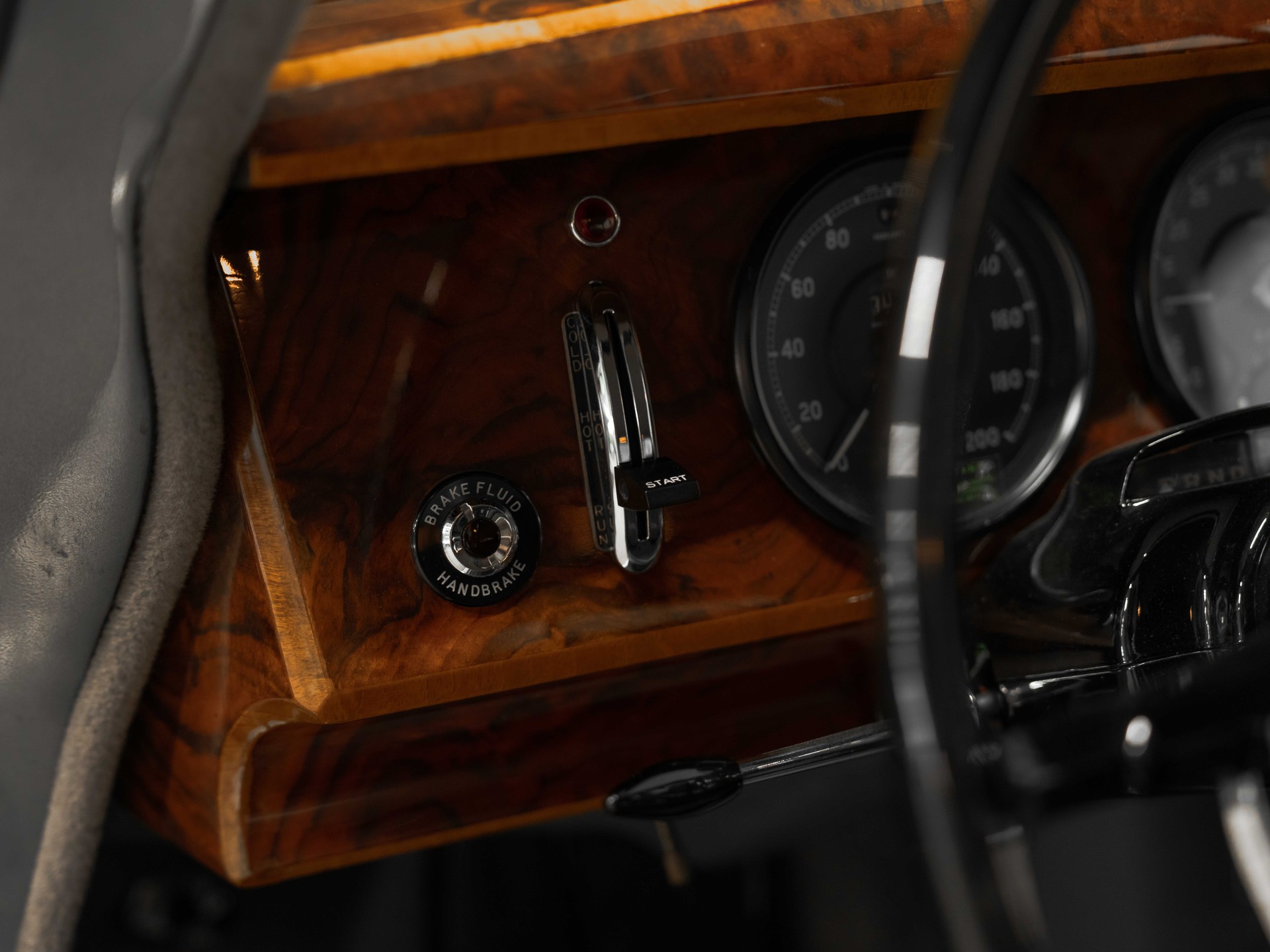 DAIMLER 2 1/2 Litre V8 Saloon-image-29