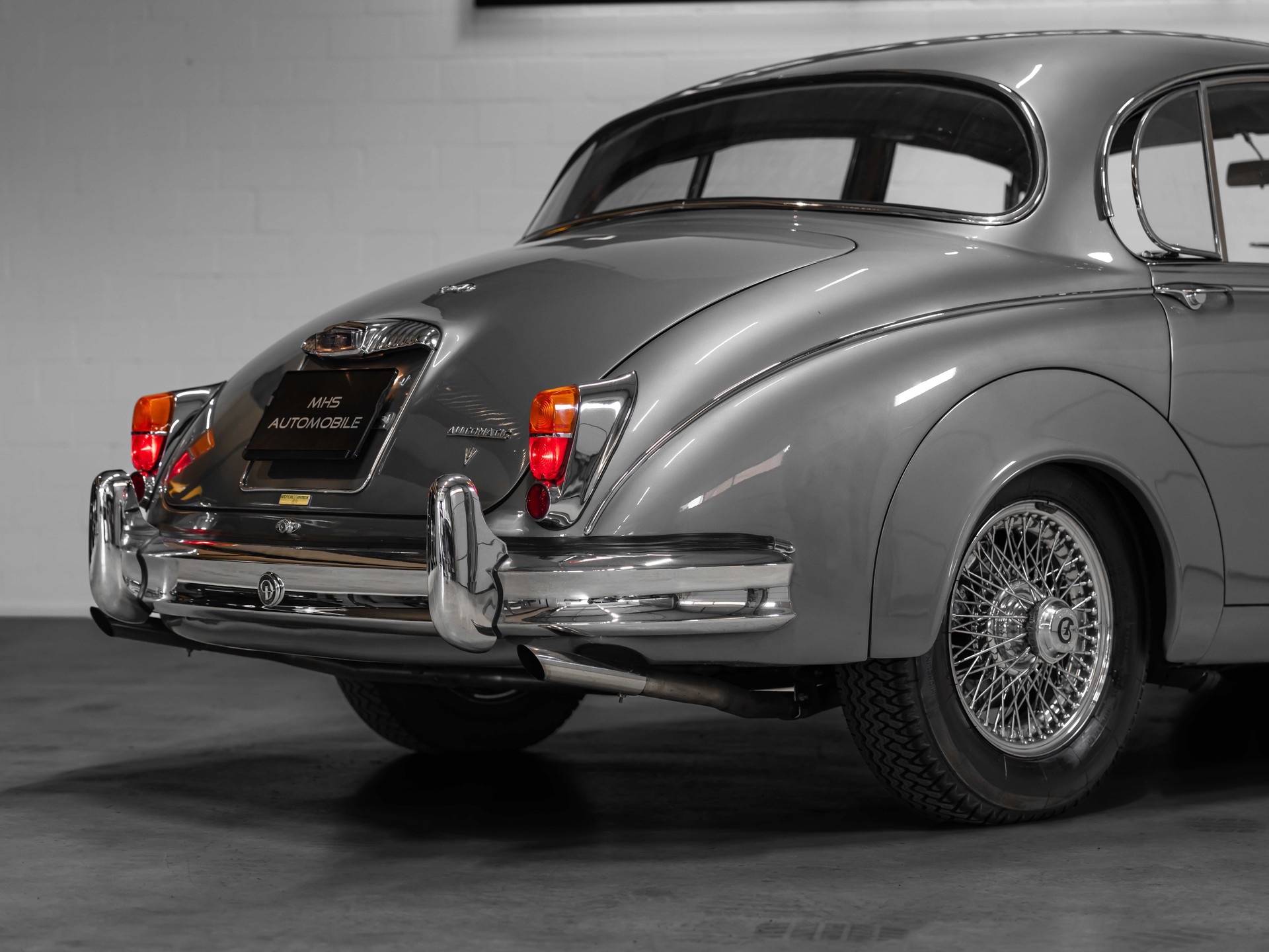 DAIMLER 2 1/2 Litre V8 Saloon-image-24