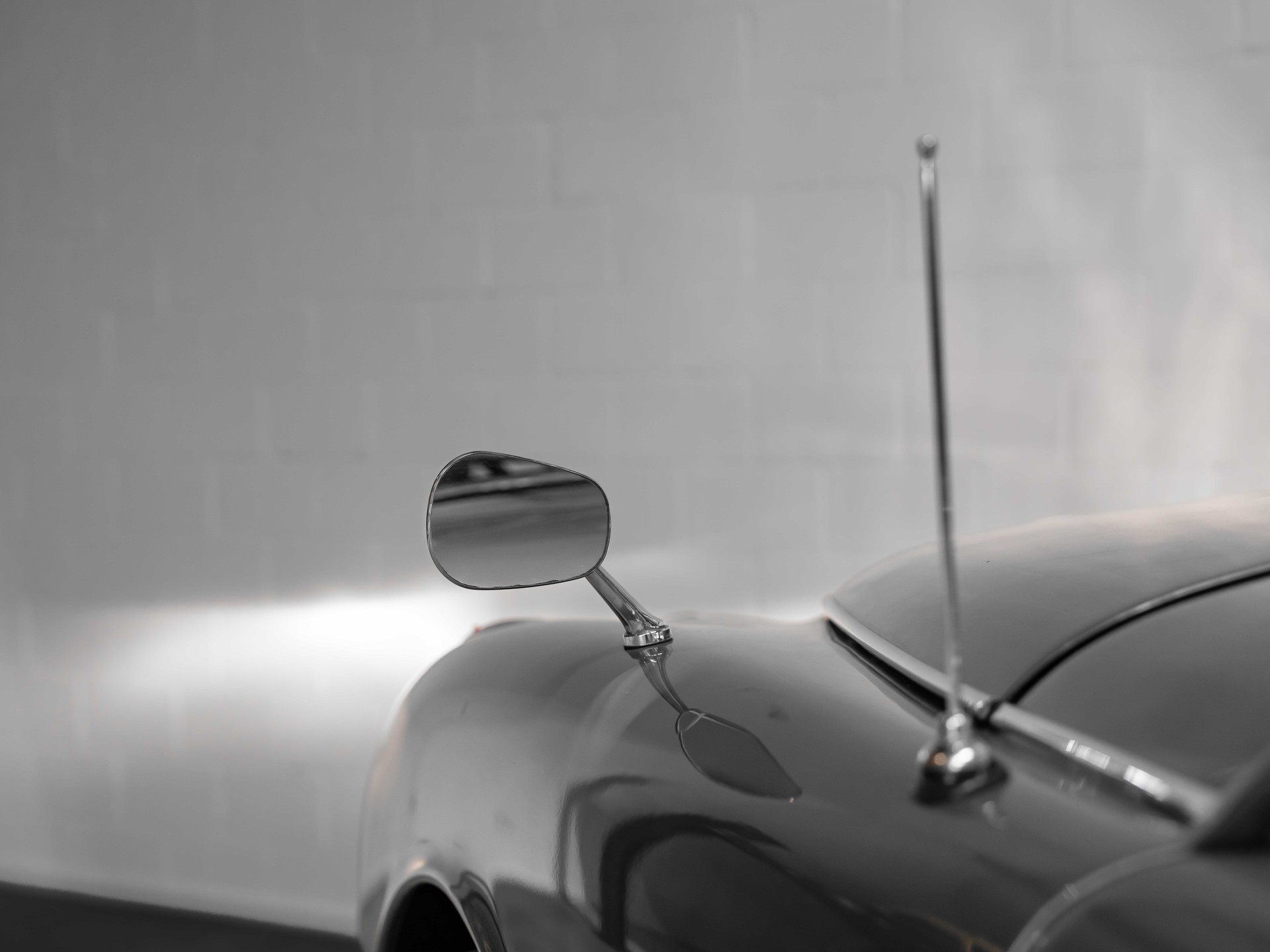 DAIMLER 2 1/2 Litre V8 Saloon-image-38