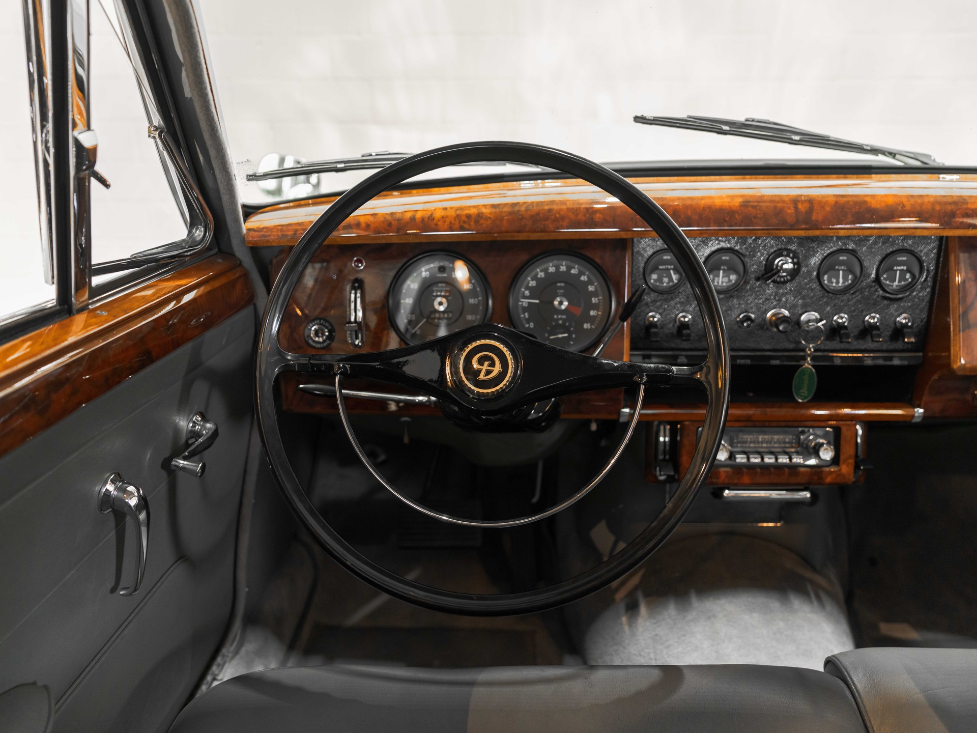 DAIMLER 2 1/2 Litre V8 Saloon-image-41