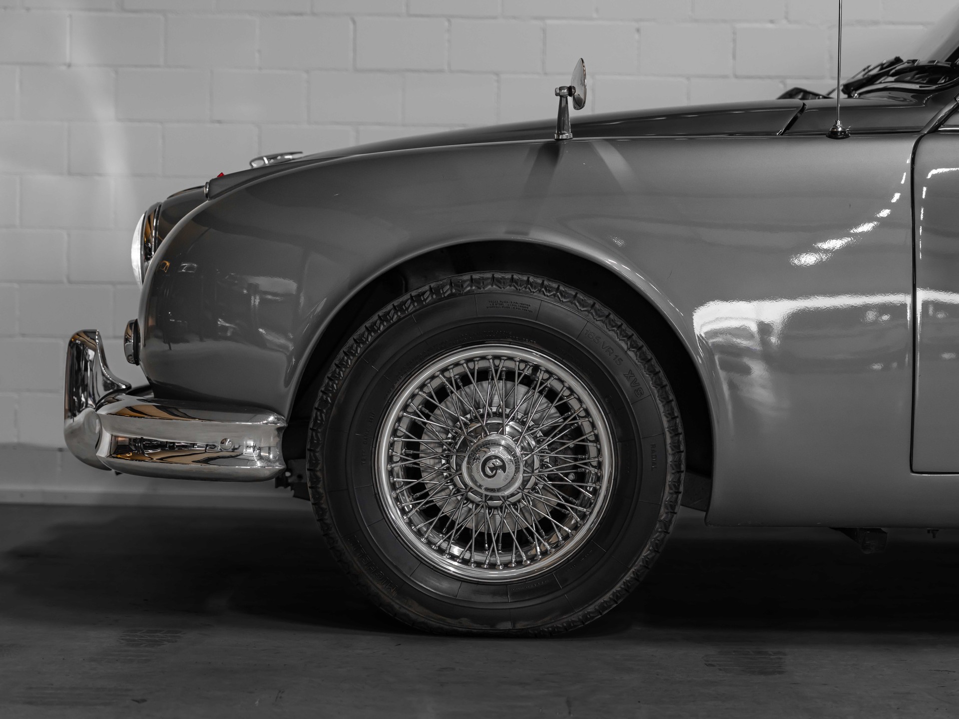 DAIMLER 2 1/2 Litre V8 Saloon-image-19