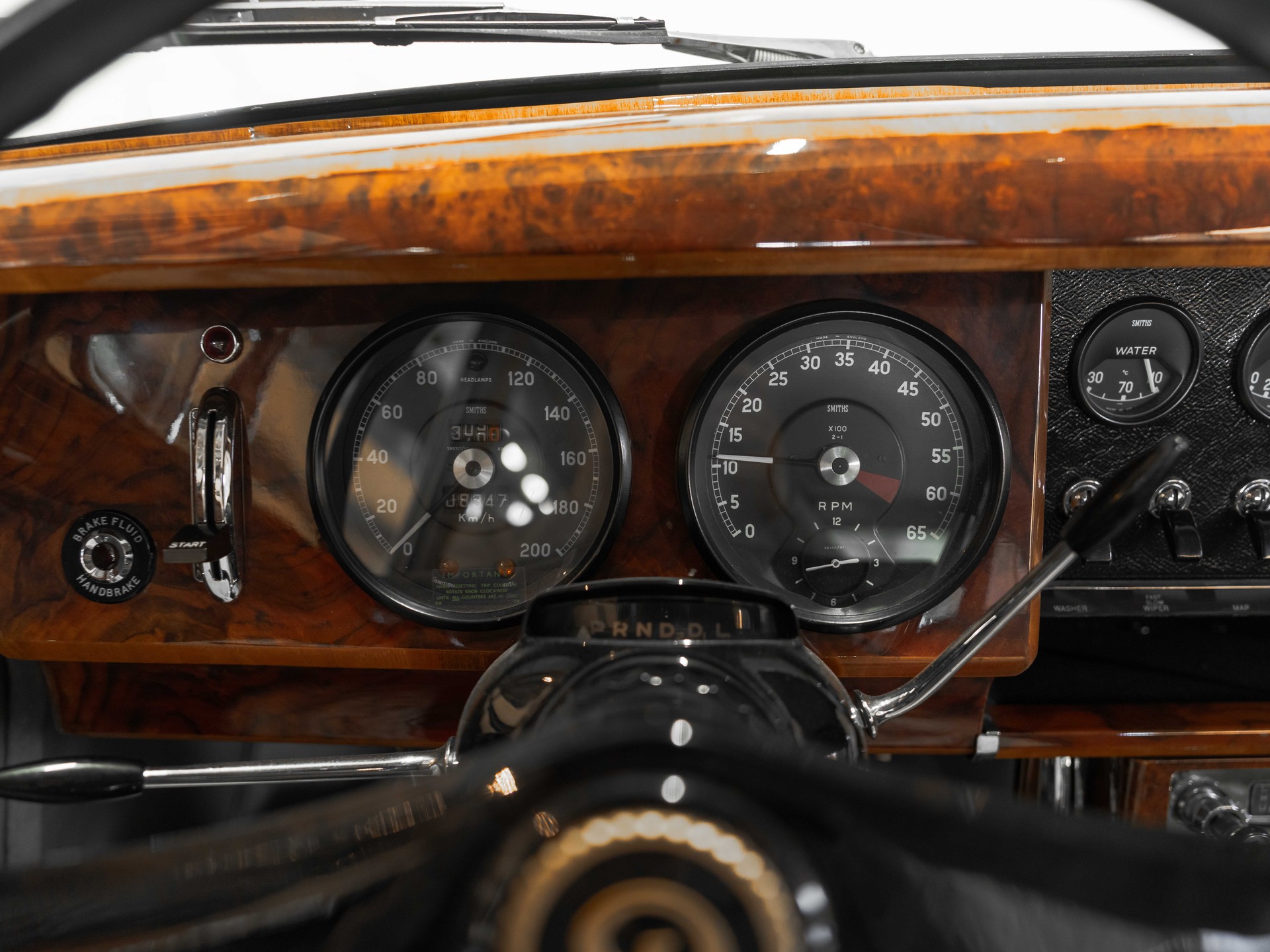 DAIMLER 2 1/2 Litre V8 Saloon-image-33
