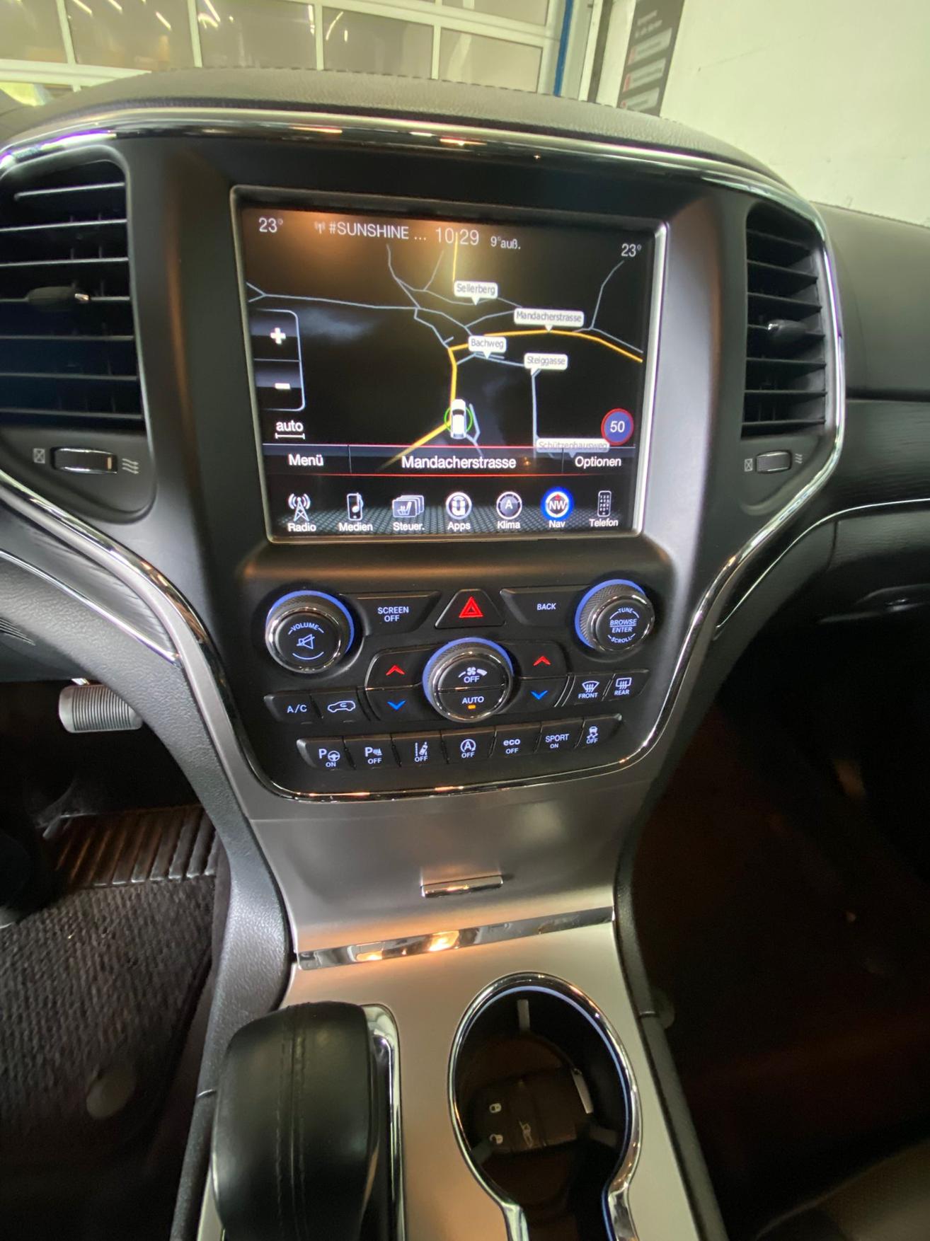JEEP Grand Cherokee 3.0 CRD 250 Summit-image-19