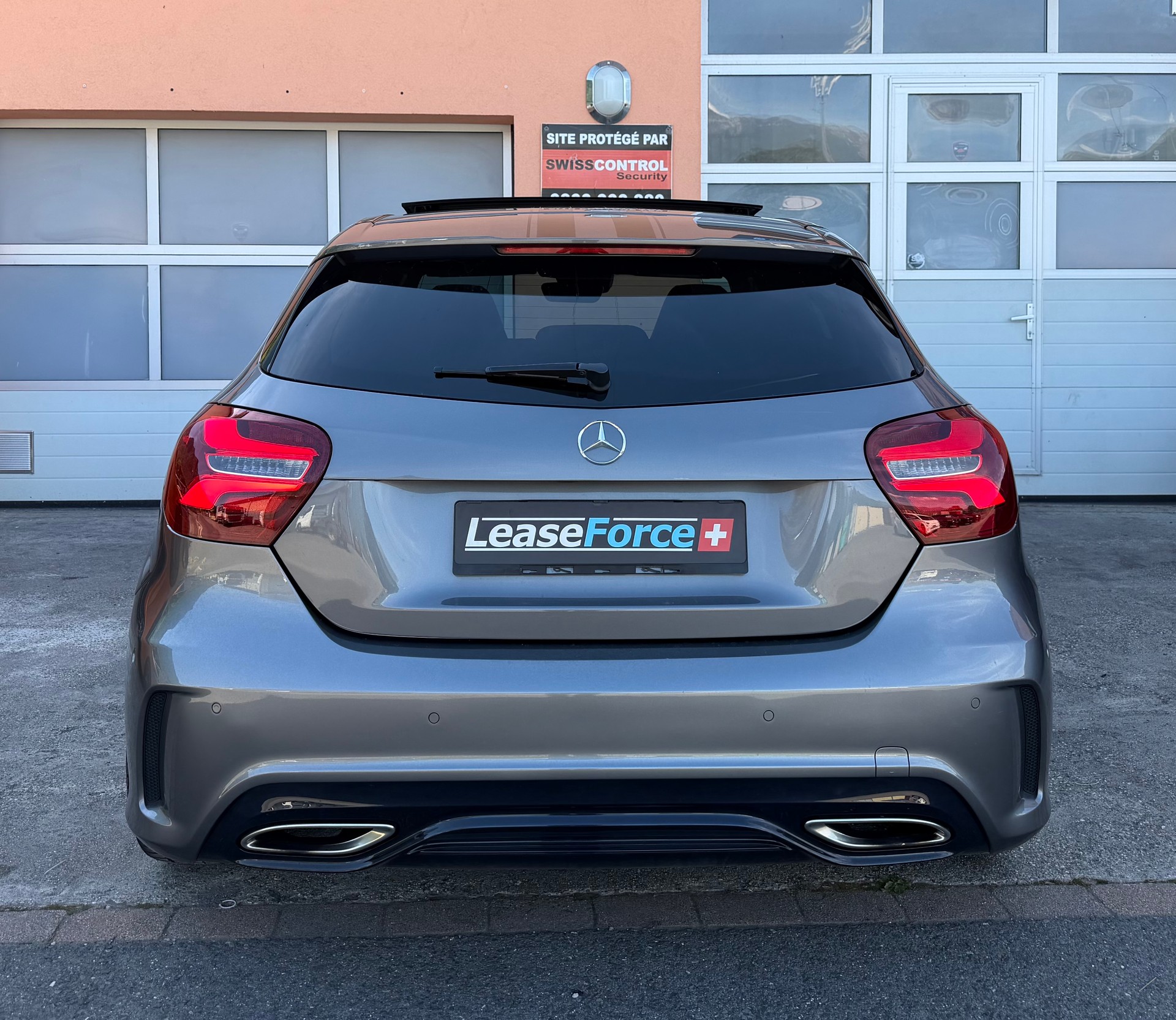 MERCEDES-BENZ A 250 Edition AMG line 4Matic 7G-DCT-image-5