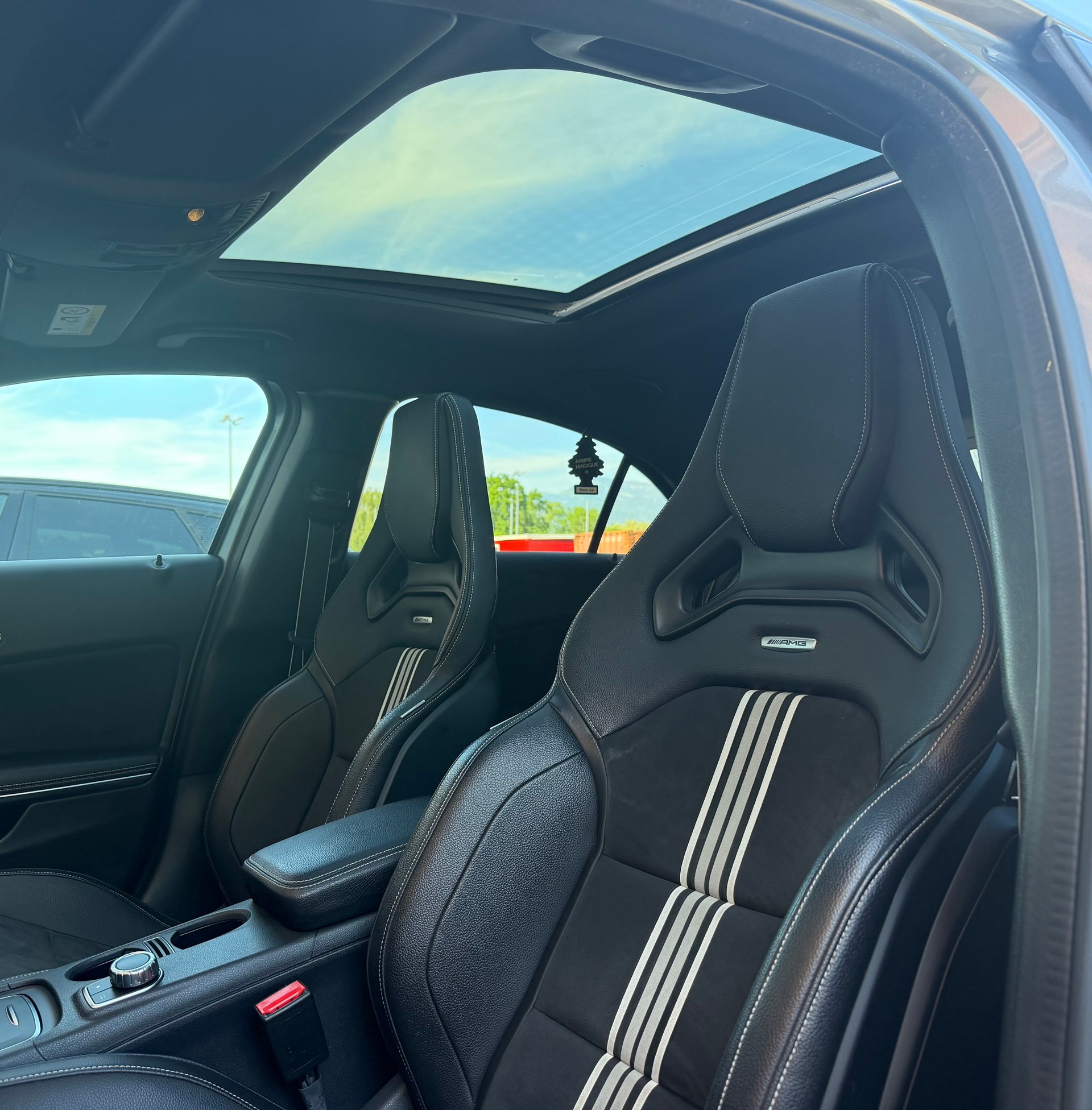 MERCEDES-BENZ A 250 Edition AMG line 4Matic 7G-DCT-image-11