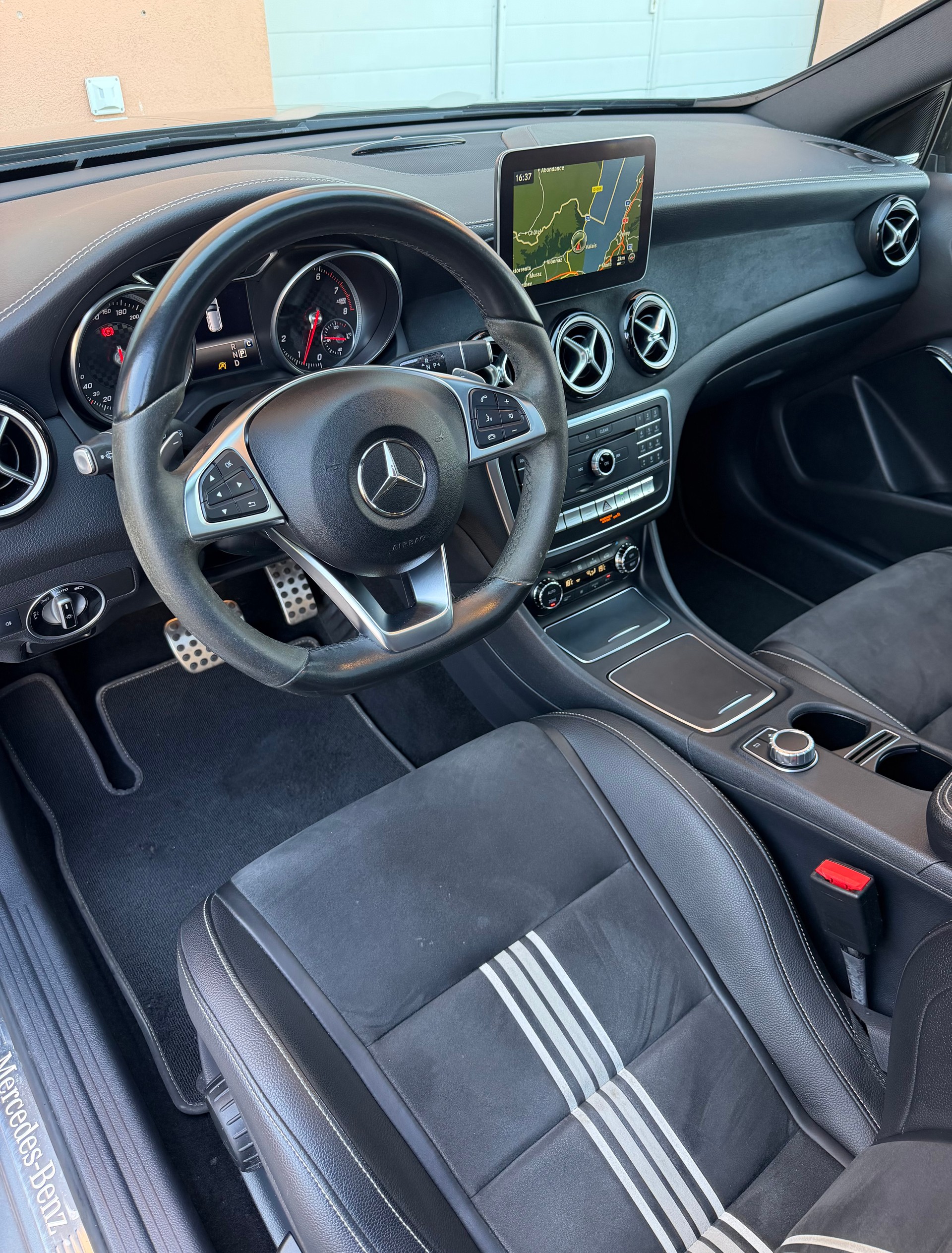 MERCEDES-BENZ A 250 Edition AMG line 4Matic 7G-DCT-image-7