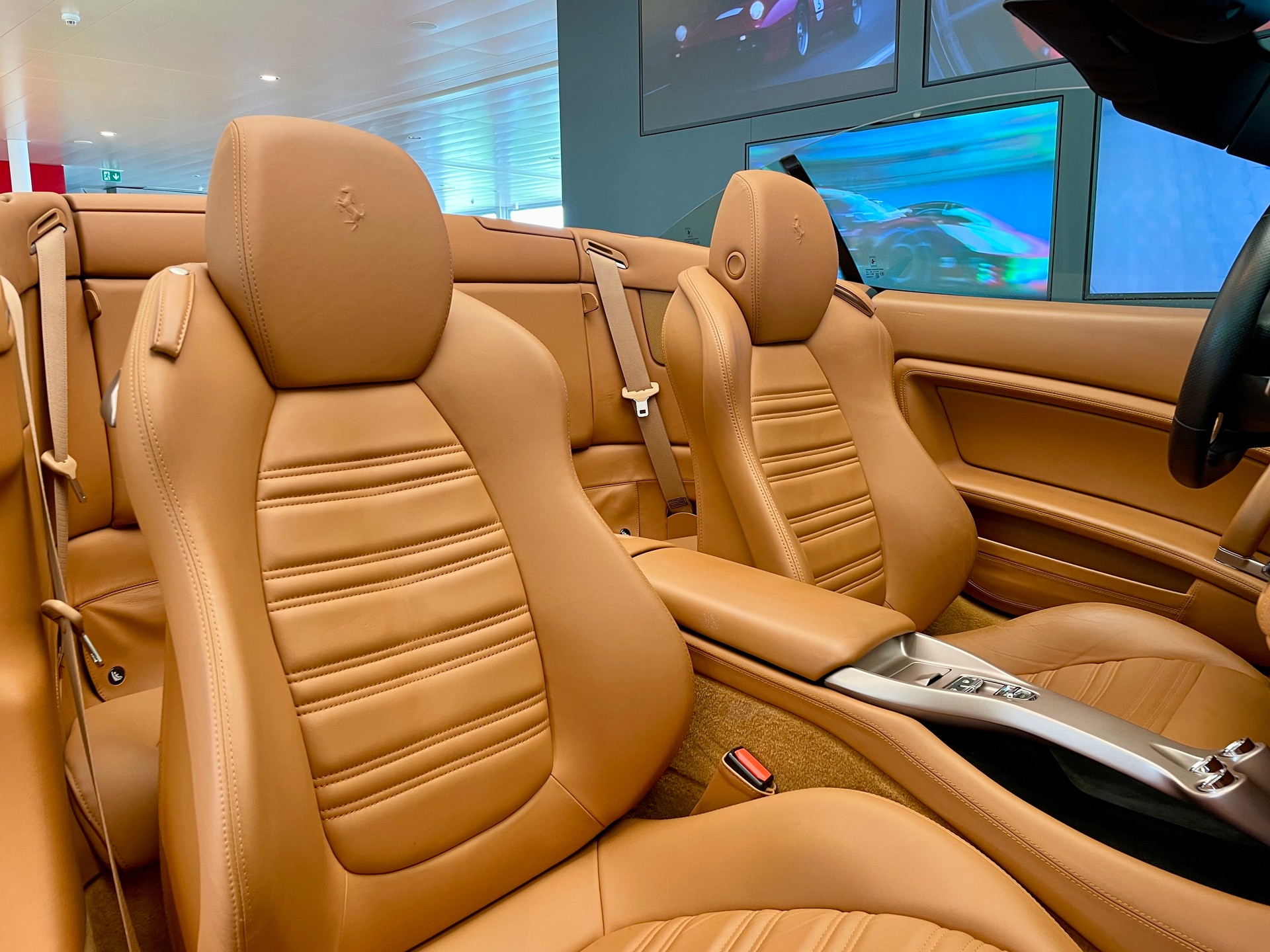 FERRARI California Trenta 490 cv-image-12