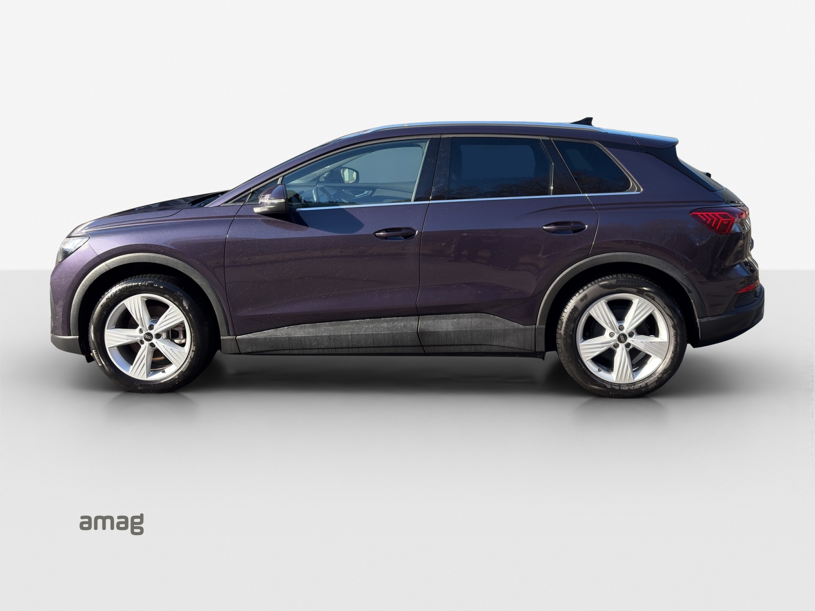AUDI Q4 e-tron 35-showroom-element-1