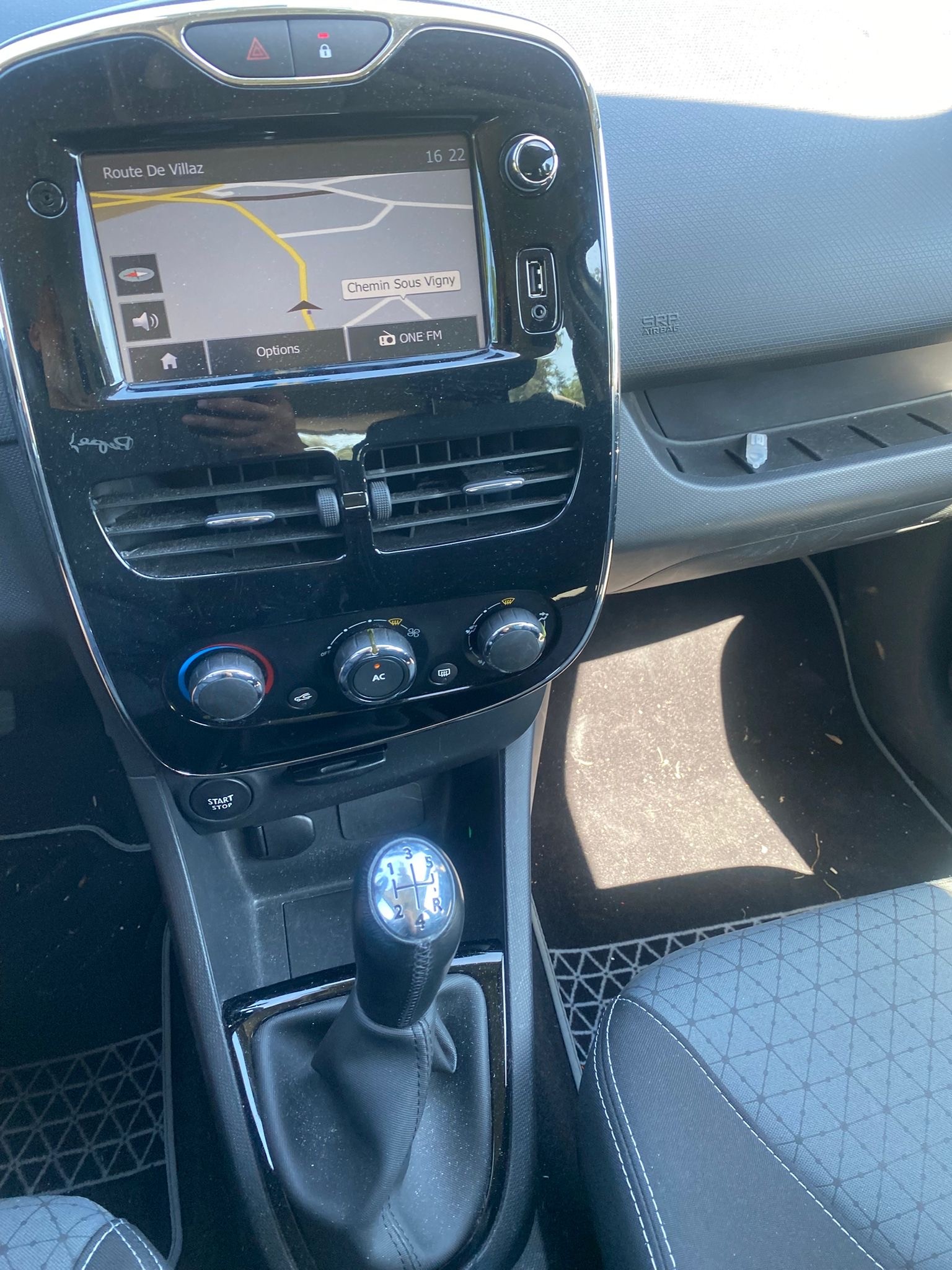 RENAULT Clio 1.2 16V Authentique-image-9
