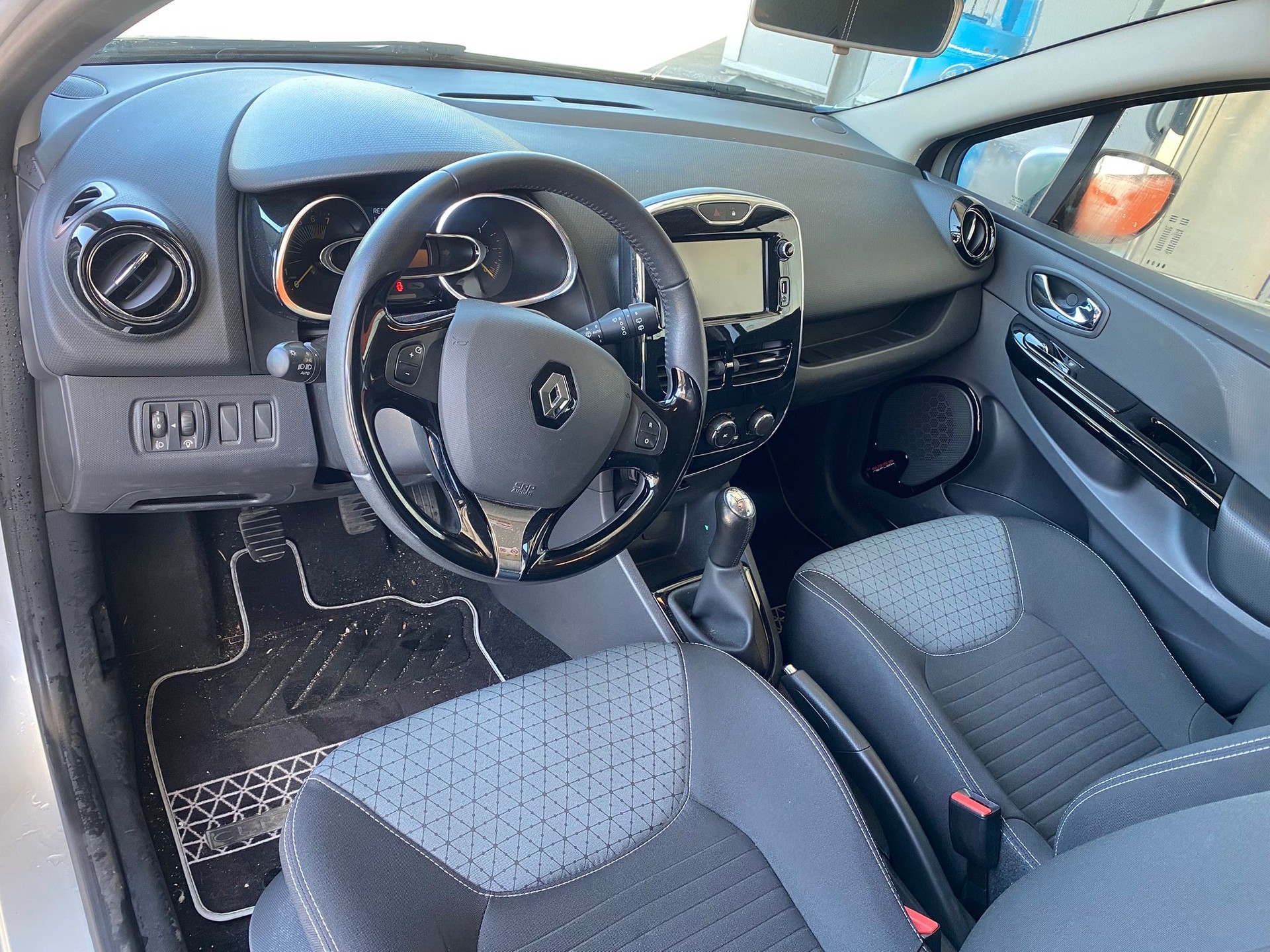 RENAULT Clio 1.2 16V Authentique-image-5