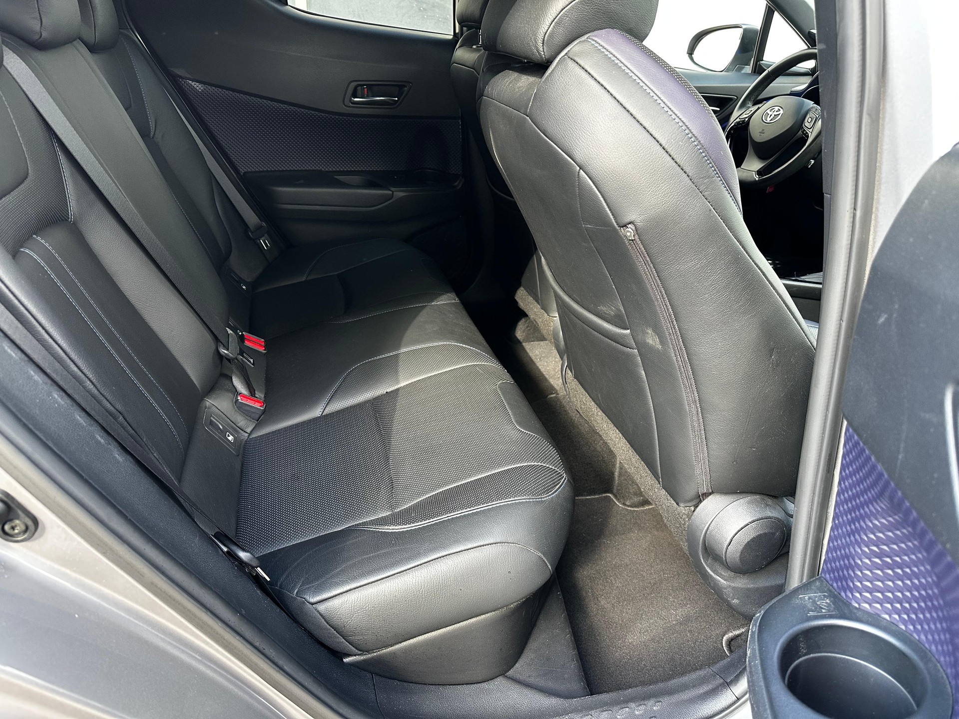 TOYOTA C-HR 1.8 VVTi HSD First Edition-image-11