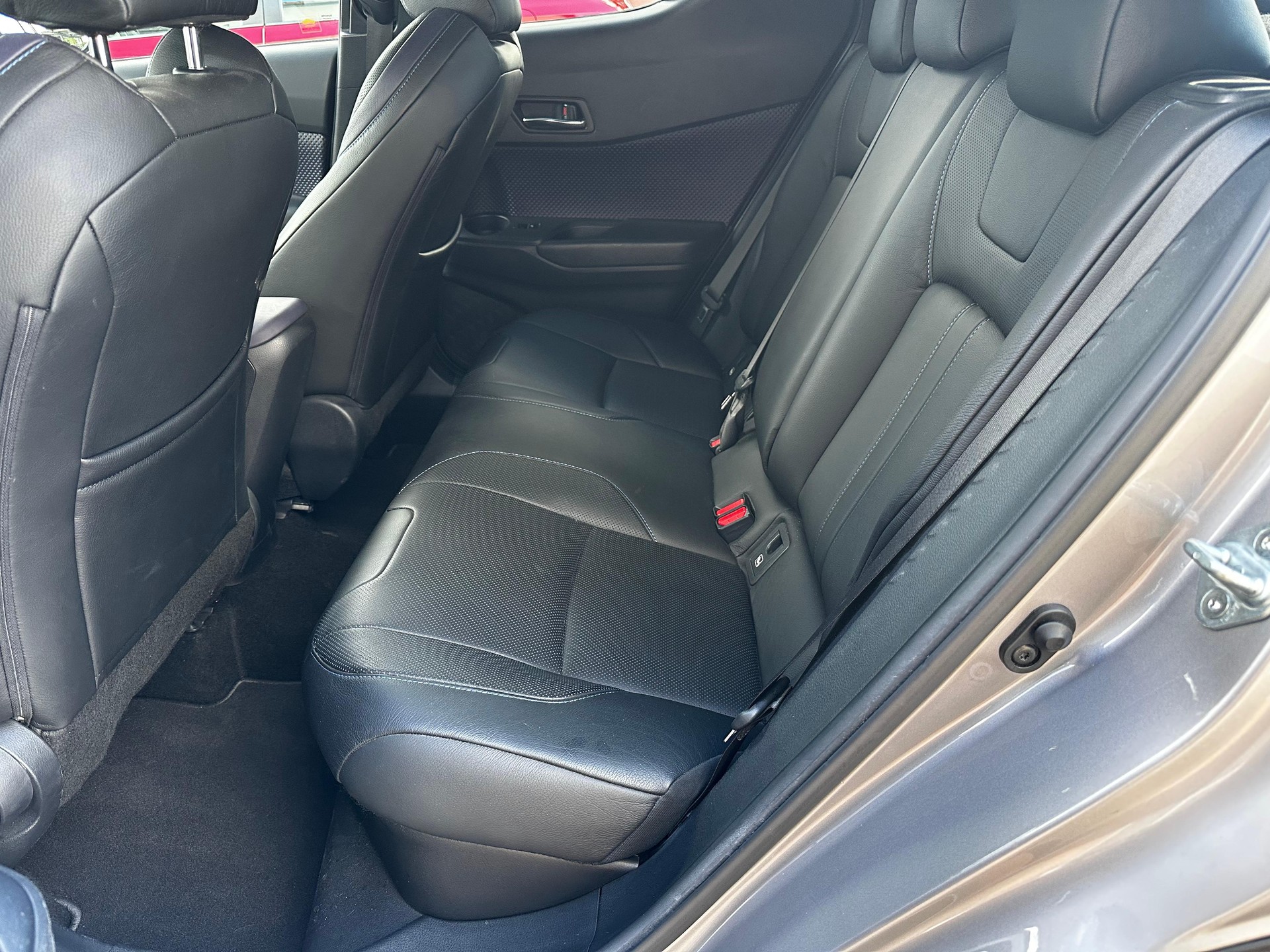 TOYOTA C-HR 1.8 VVTi HSD First Edition-image-10
